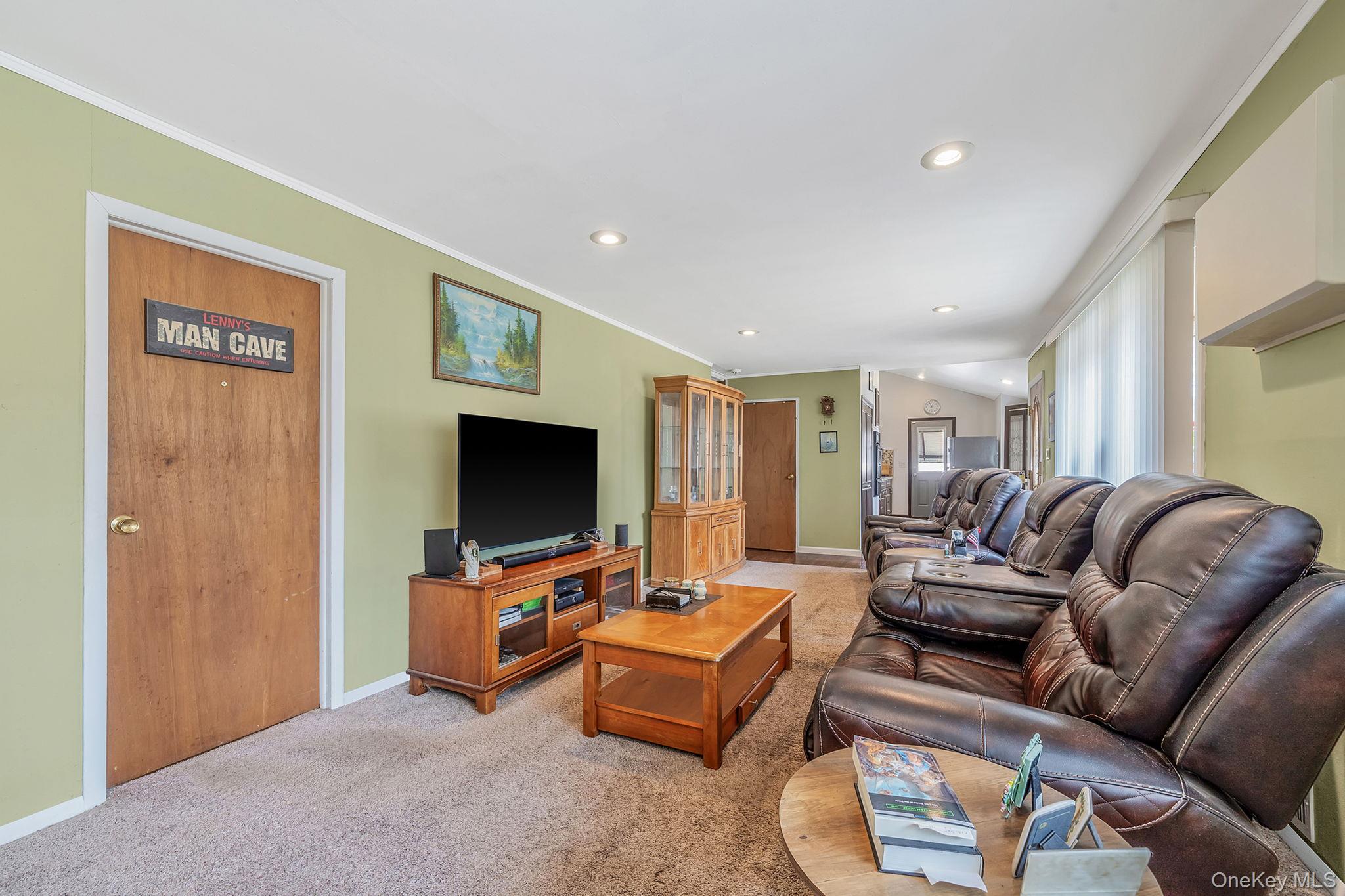 #15 photo, 156 Gibbs Road, سوفولك Central Islip , NY 11722