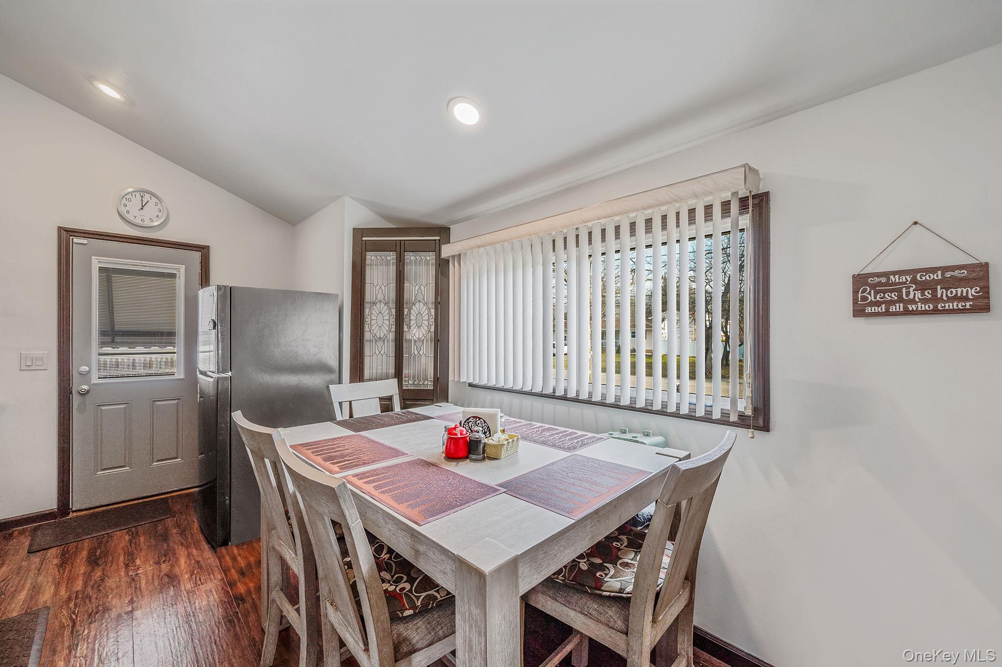 #20 photo, 156 Gibbs Road, سوفولك Central Islip , NY 11722