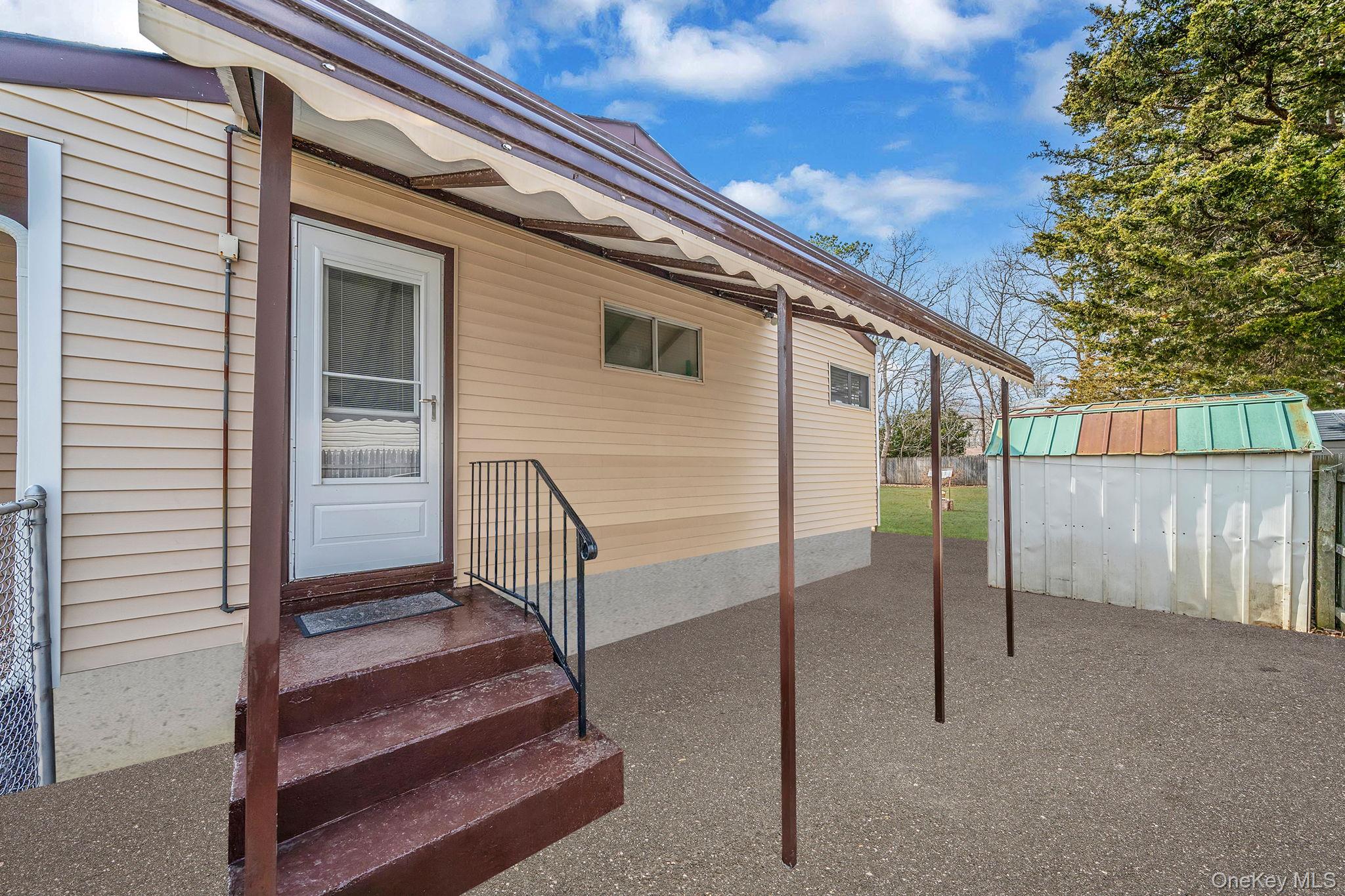 #4 photo, 156 Gibbs Road, سوفولك Central Islip , NY 11722