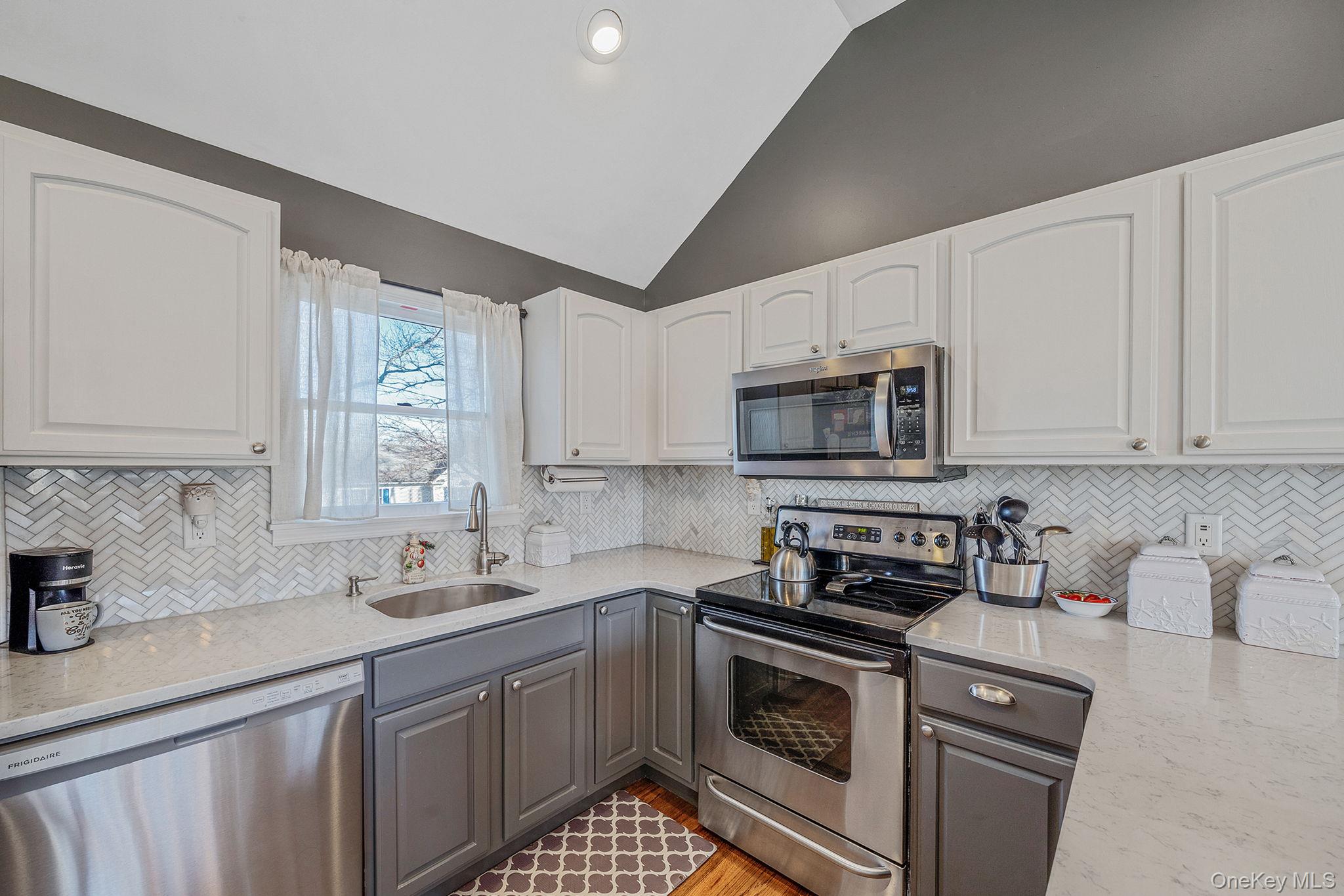 #8 photo, 50 Violet Road, سوفولك Rocky Point , NY 11778