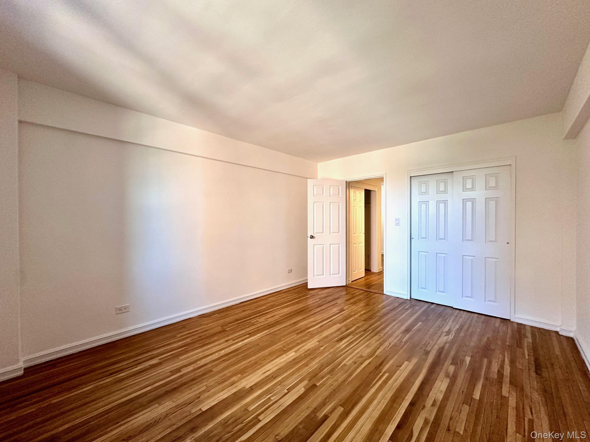 #13 photo, 100-25 Queens Boulevard, फॉरेस्ट हिल्स Forest Hills , NY 11375