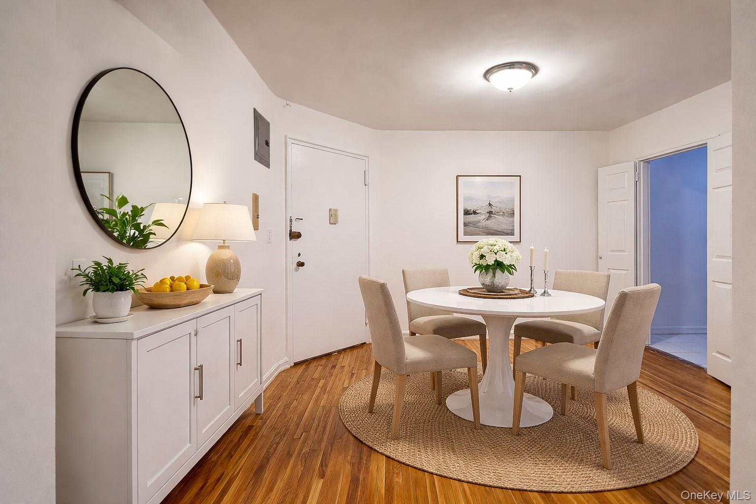 #2 photo, 100-25 Queens Boulevard, फॉरेस्ट हिल्स Forest Hills , NY 11375