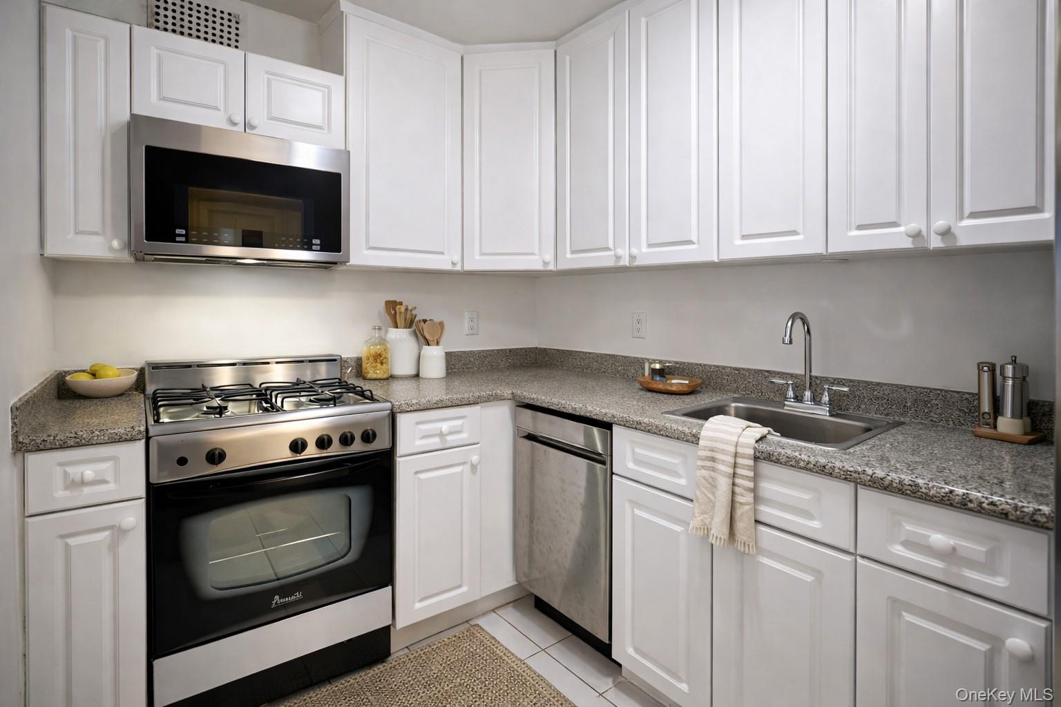 #4 photo, 100-25 Queens Boulevard, फॉरेस्ट हिल्स Forest Hills , NY 11375