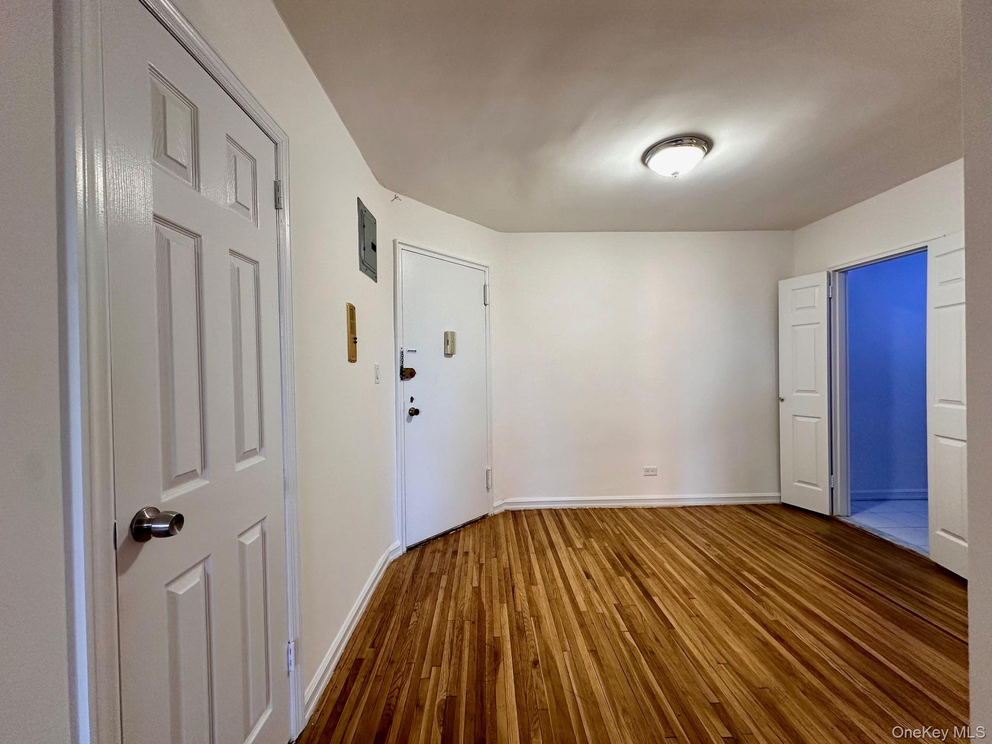 #9 photo, 100-25 Queens Boulevard, फॉरेस्ट हिल्स Forest Hills , NY 11375