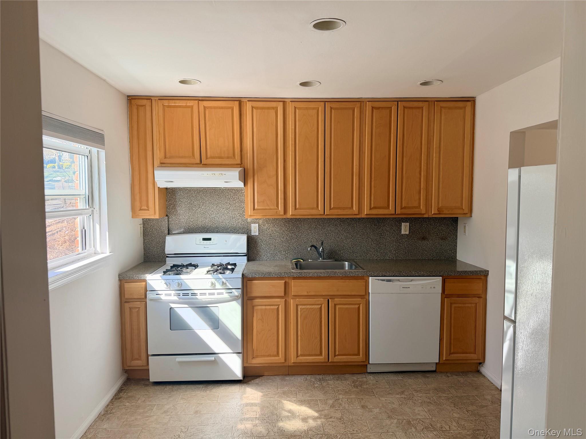 #5 photo, 86 McLoughlin Street, Glen Cove , NY 11542