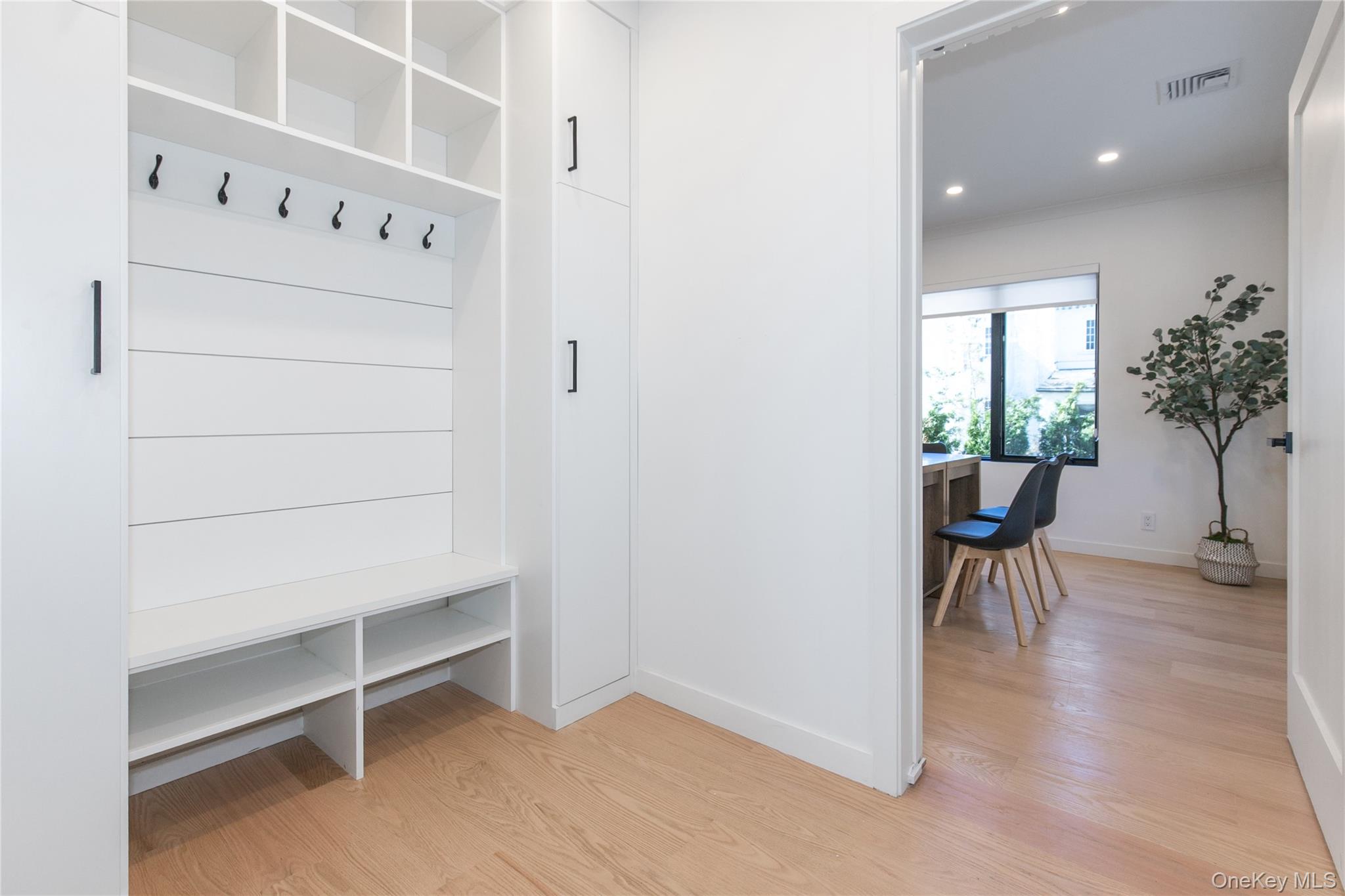 #17 photo, 1 Bentley Road, 롱 아일랜드 그레이트넥 Great Neck , NY 11023