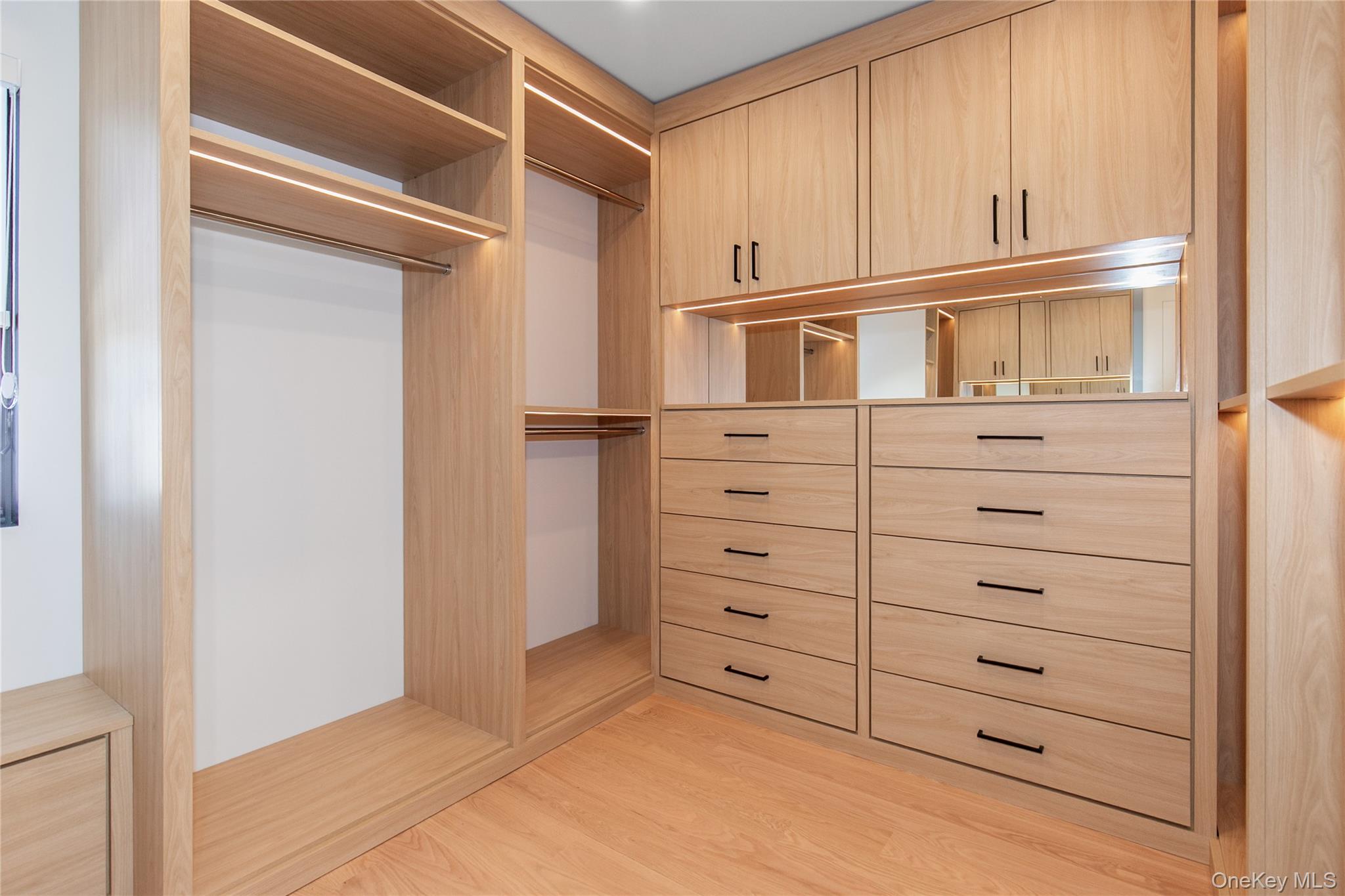 #20 photo, 1 Bentley Road, 롱 아일랜드 그레이트넥 Great Neck , NY 11023