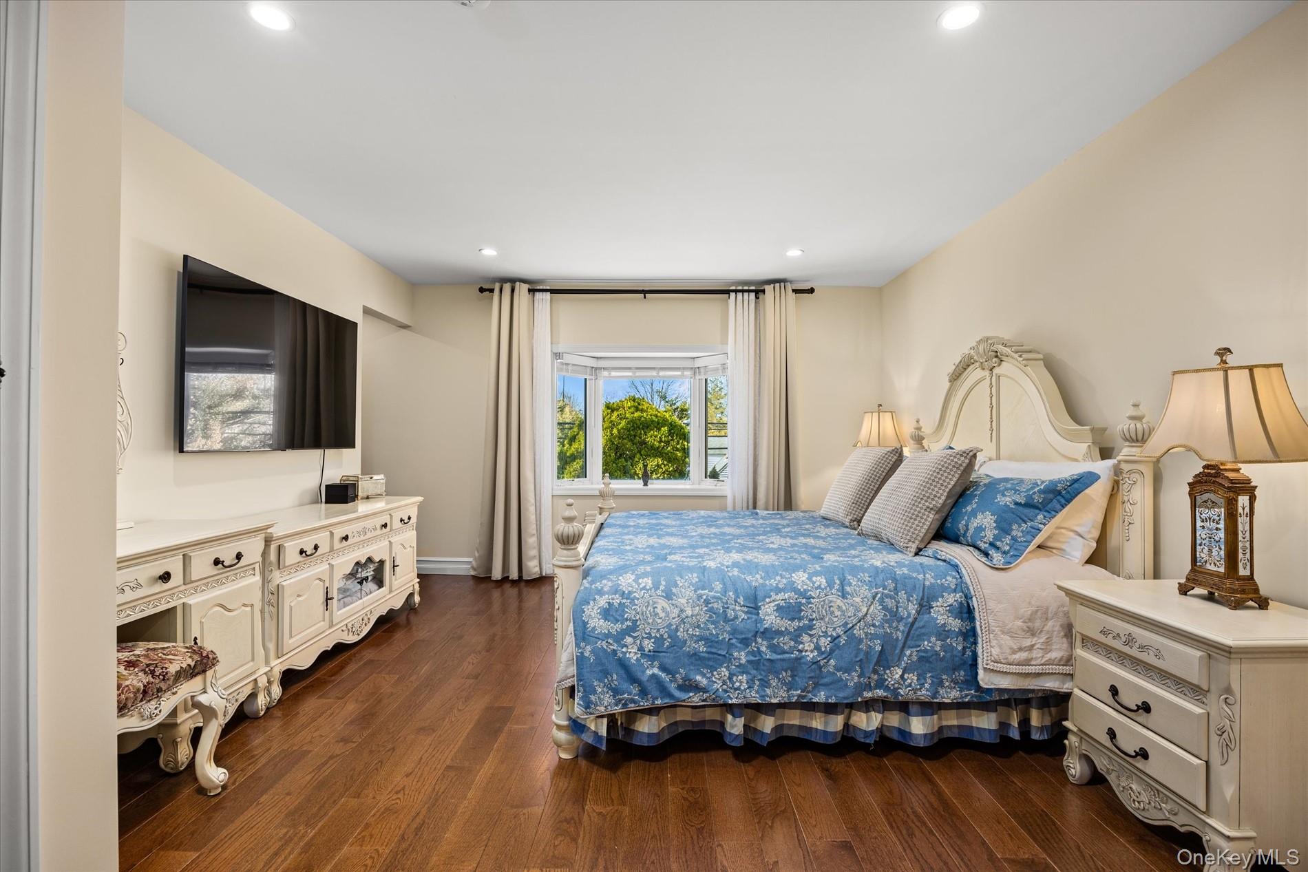 #11 photo, 45 Tain Drive, Great Neck , NY 11021