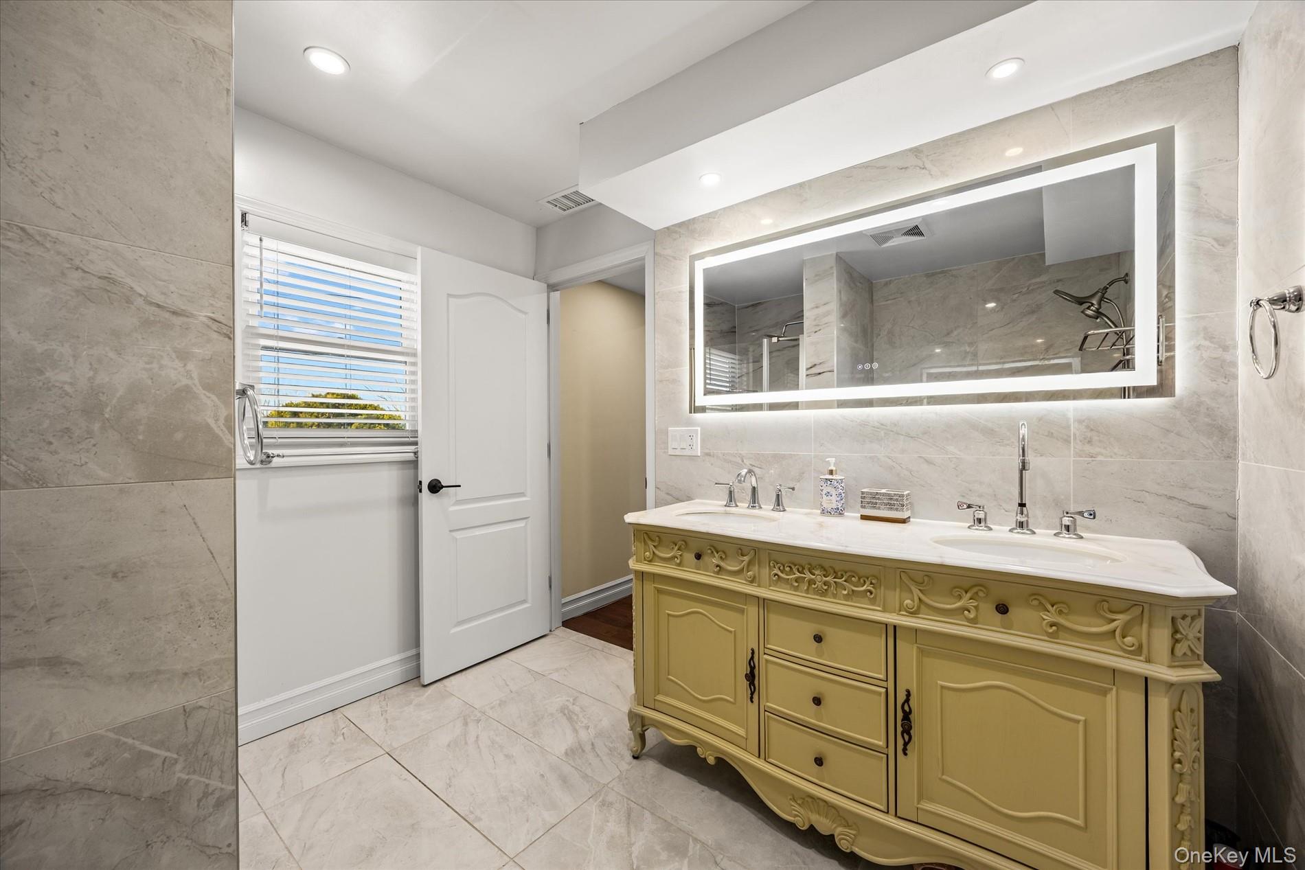 #13 photo, 45 Tain Drive, Great Neck , NY 11021