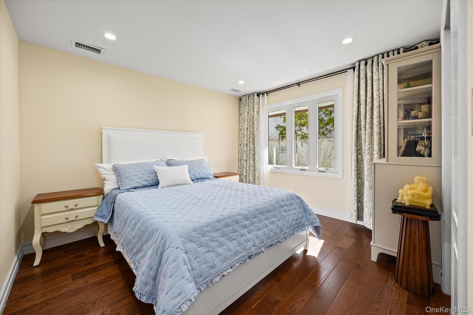 #14 photo, 45 Tain Drive, Great Neck , NY 11021