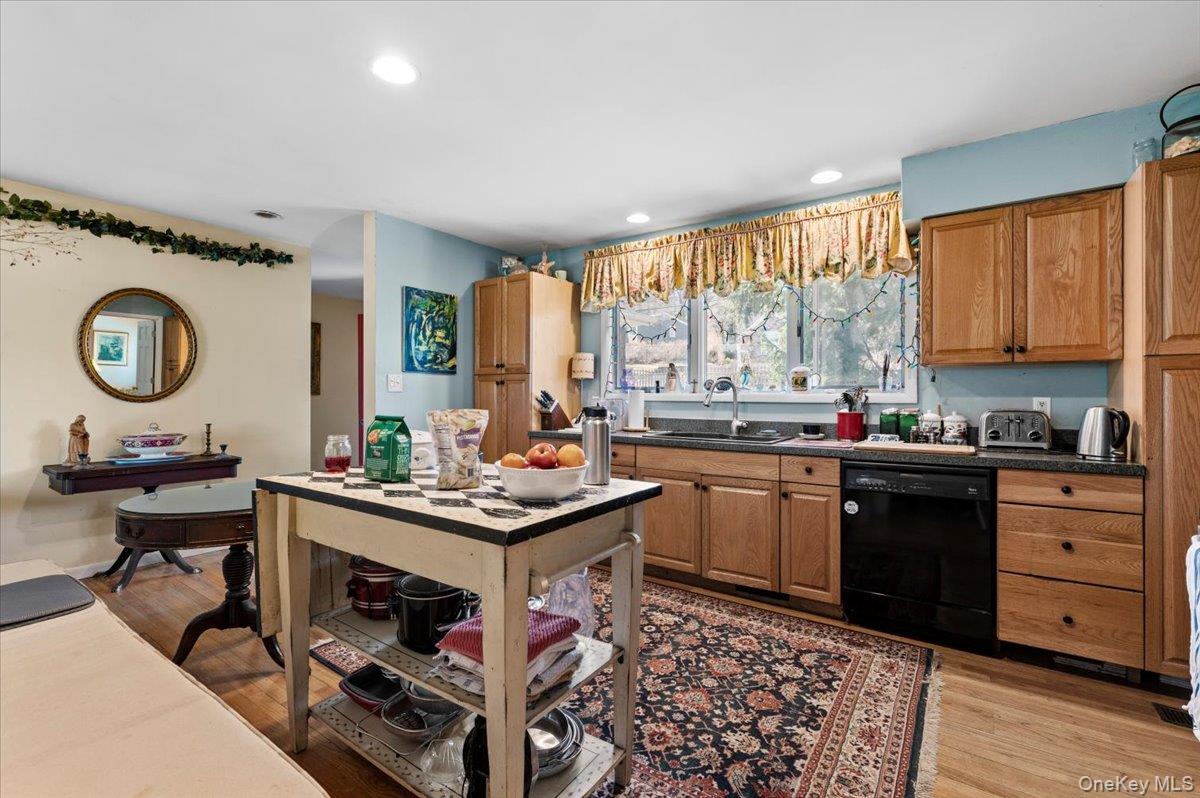 #4 photo, 41 Lakeside Drive, Centerport , NY 11721