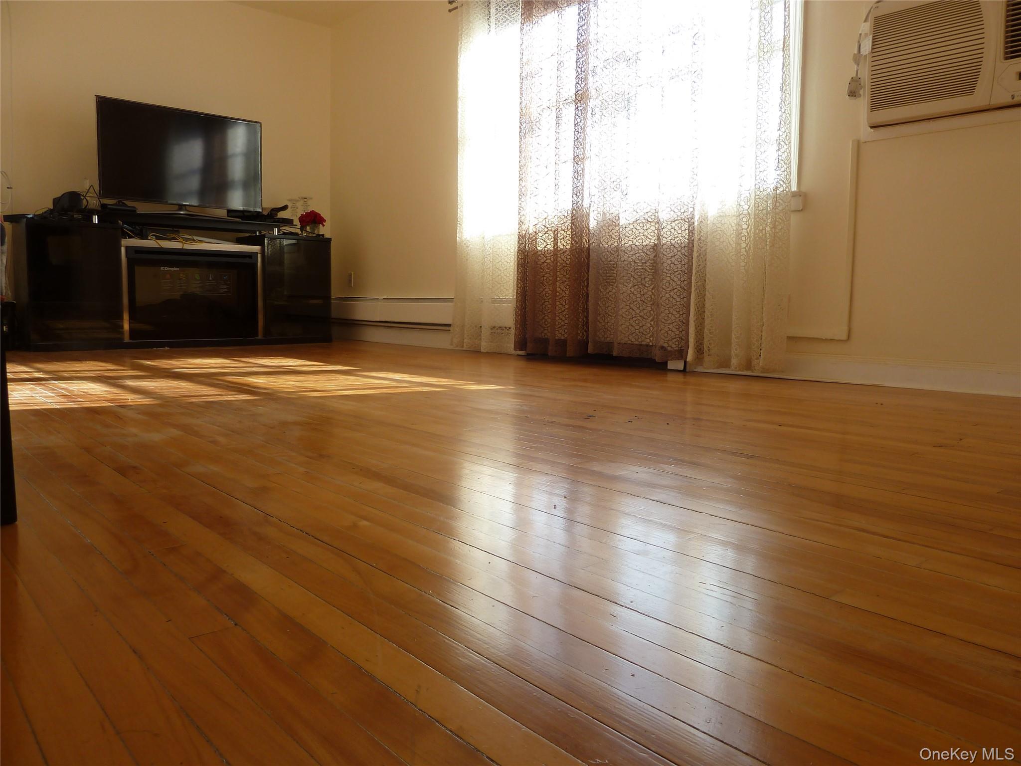 #5 photo, 25125 71st Avenue, Bellerose , NY 11426