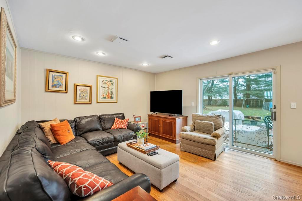 #8 photo, 19 Spyglass Lane, East Setauket , NY 11733