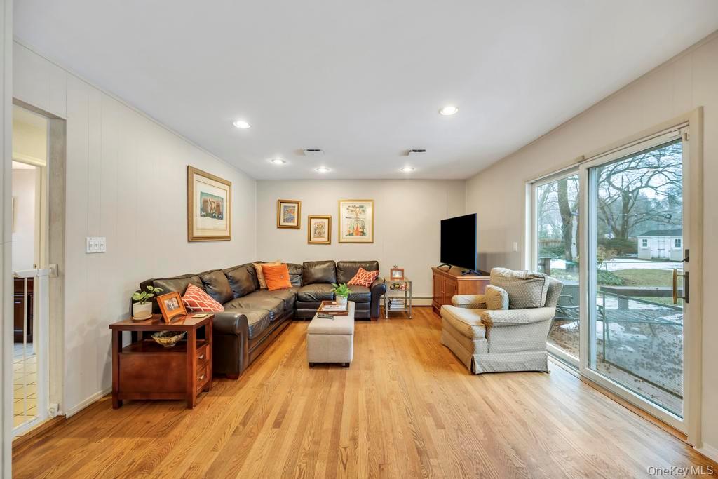 #9 photo, 19 Spyglass Lane, East Setauket , NY 11733