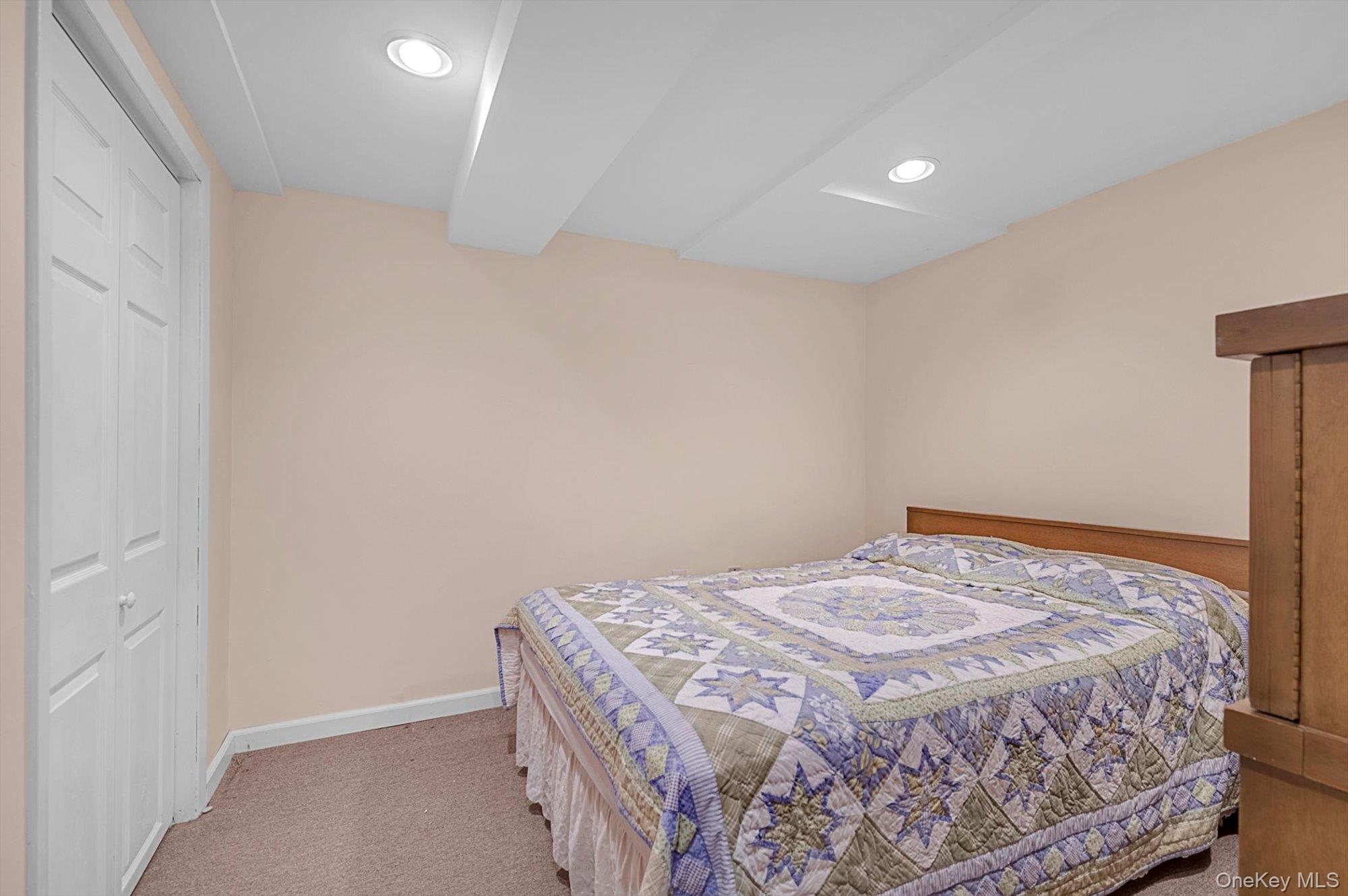 #16 photo, 40 Vassar Street, ناسو Garden City , NY 11530