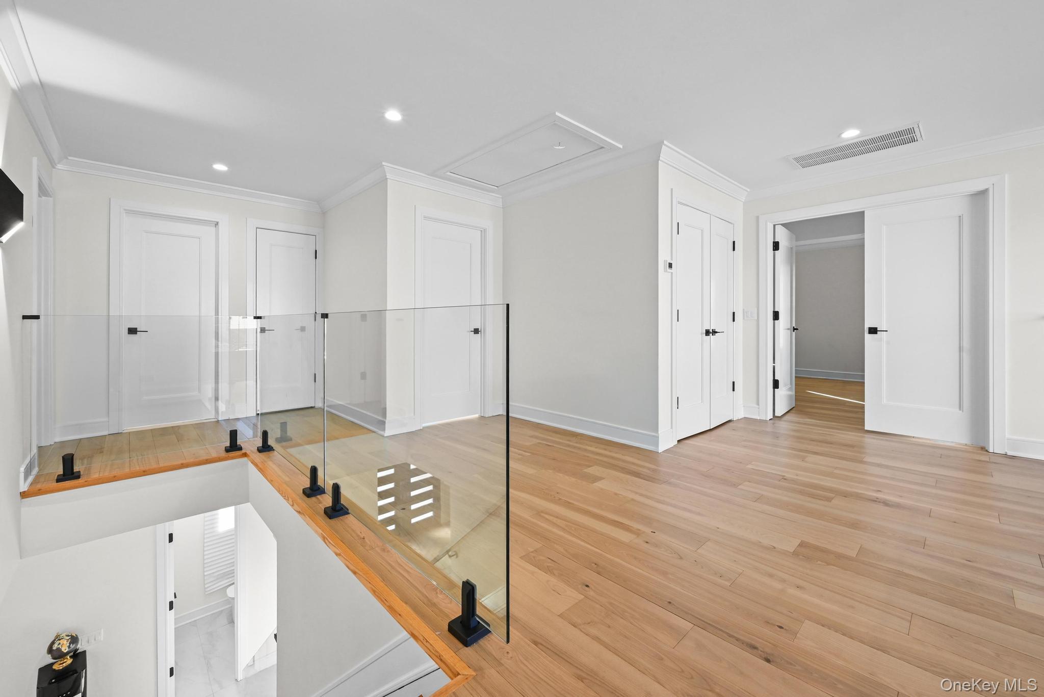 #15 photo, 36 Foster Lane, Нассау ‖ Westbury , NY 11590