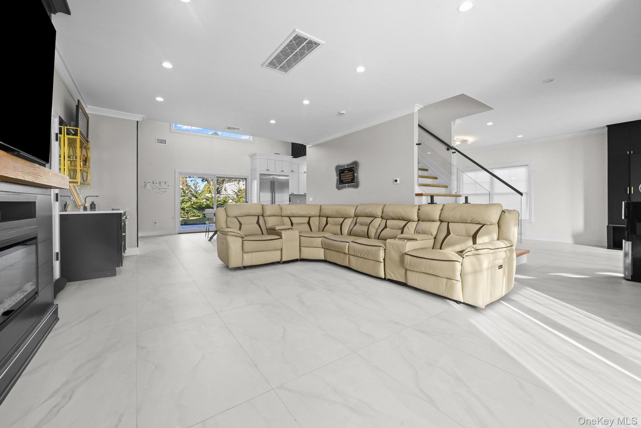 #5 photo, 36 Foster Lane, Нассау ‖ Westbury , NY 11590