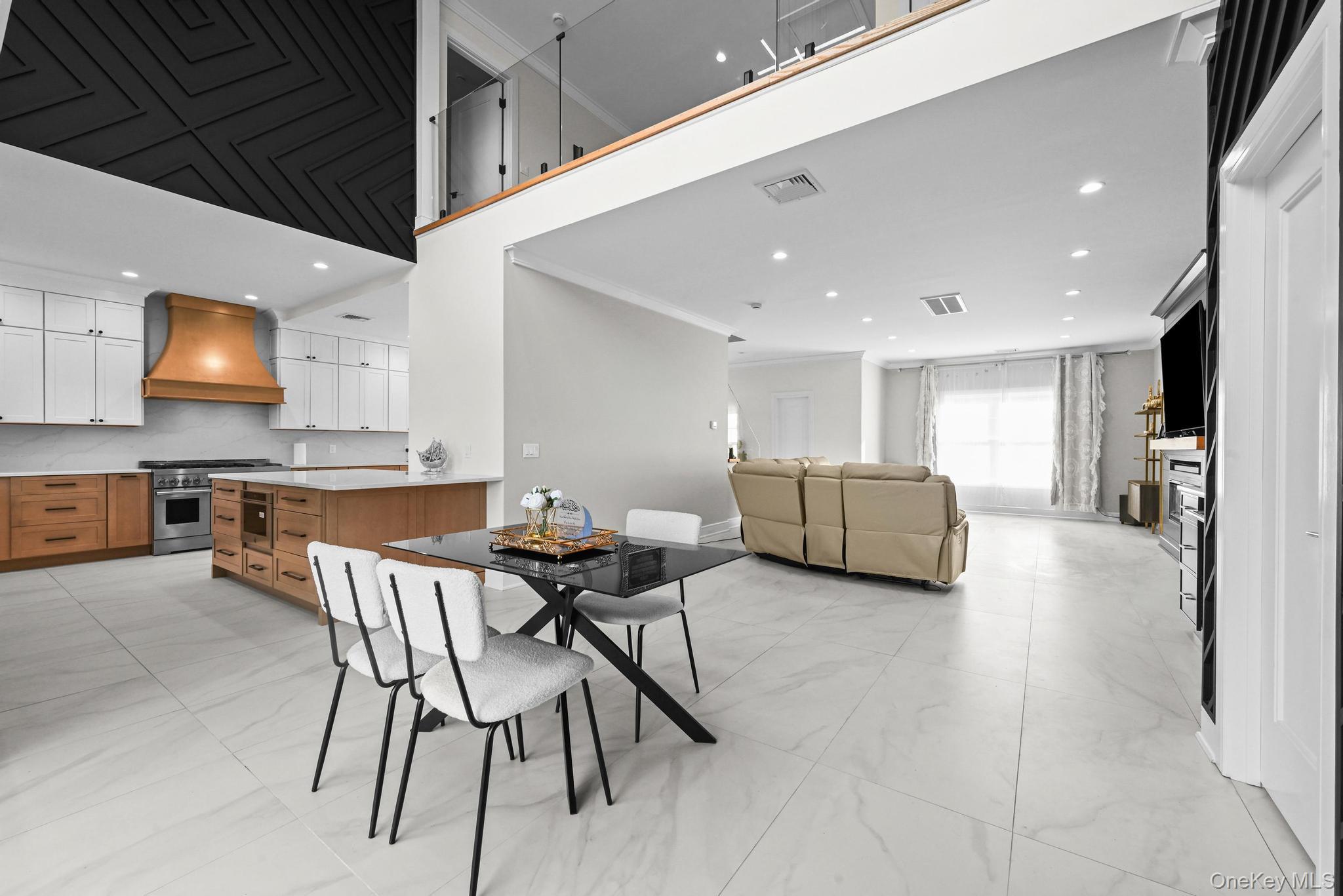 #7 photo, 36 Foster Lane, Нассау ‖ Westbury , NY 11590