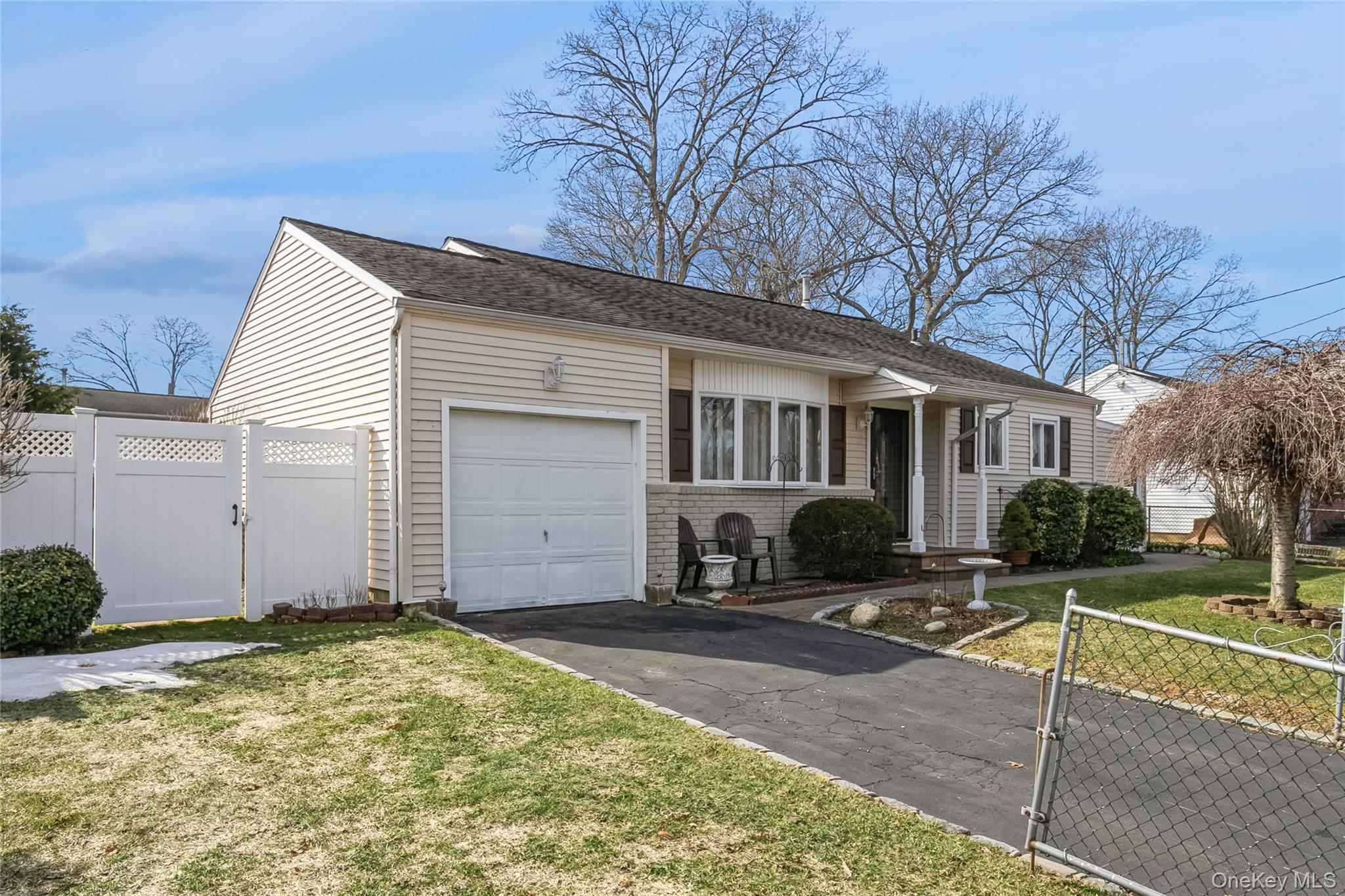 #1 photo, 66 Craven Street, سوفولك Huntington Station , NY 11746