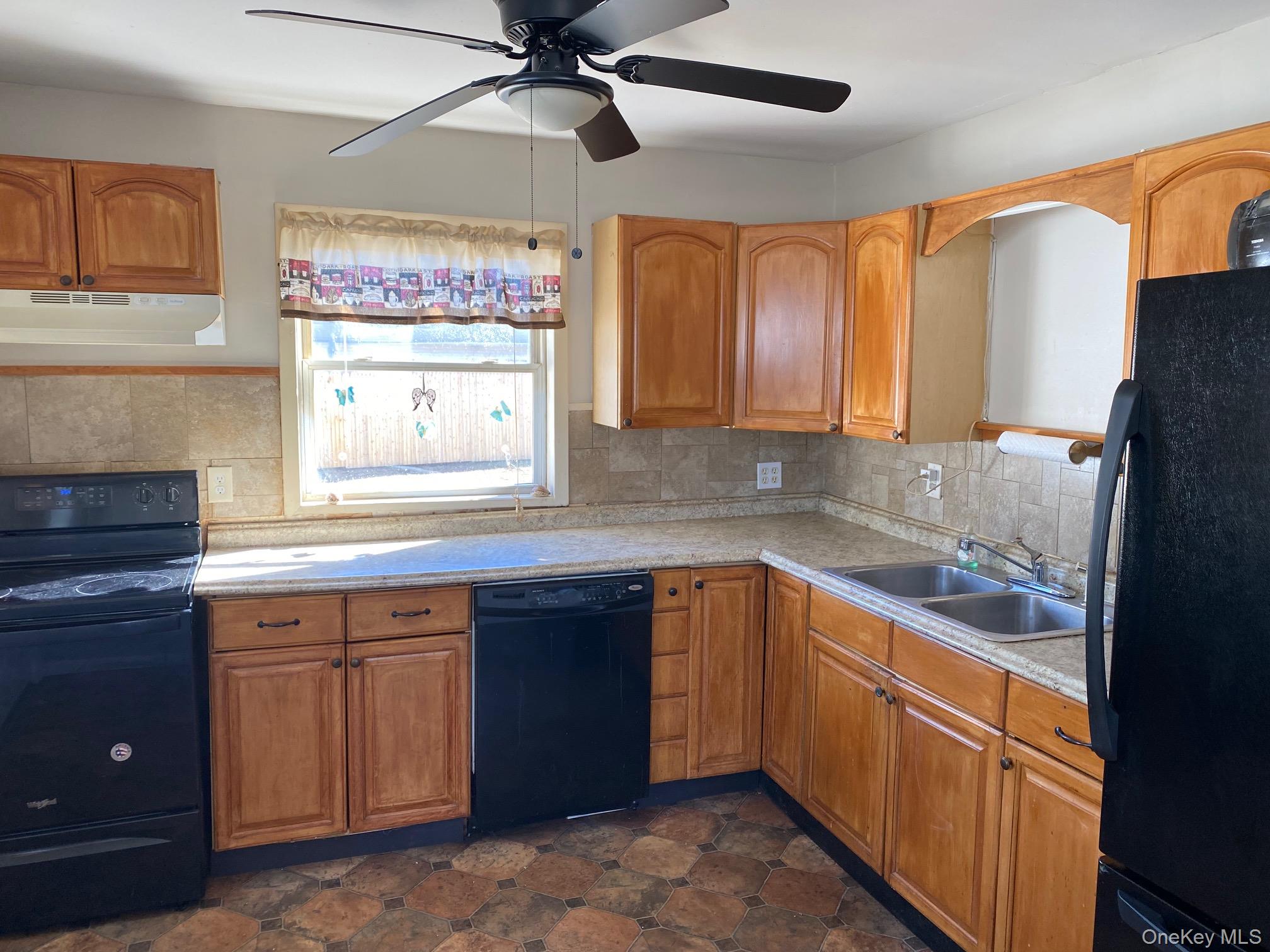 #12 photo, 9 Beechwood Drive, سوفولك Shirley , NY 11967