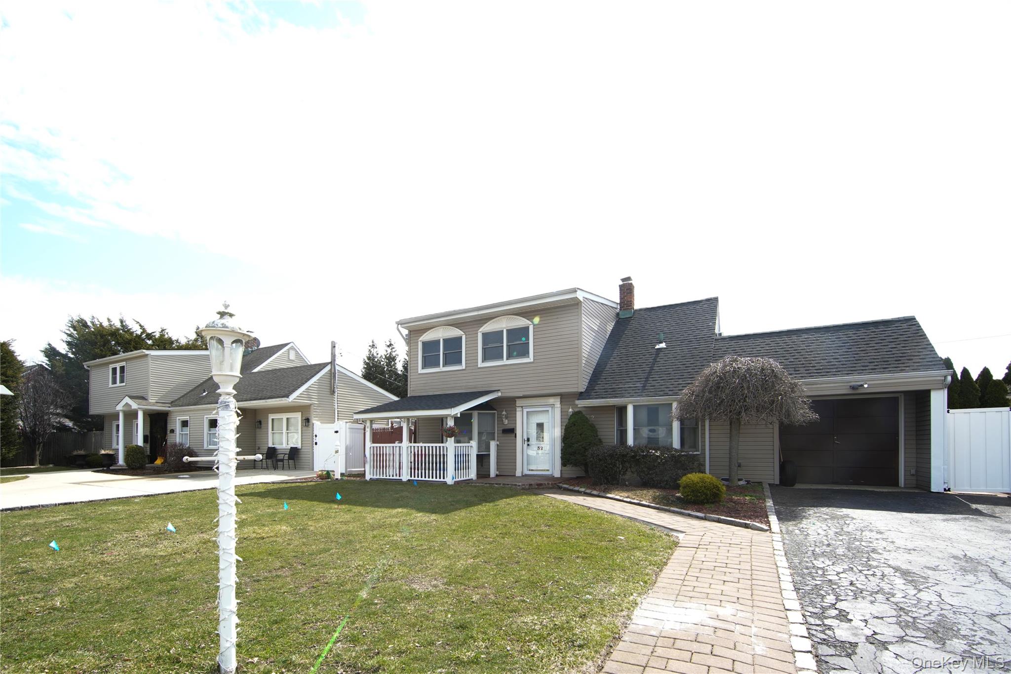 #1 photo, 32 Needle Lane, ناسو Levittown , NY 11756