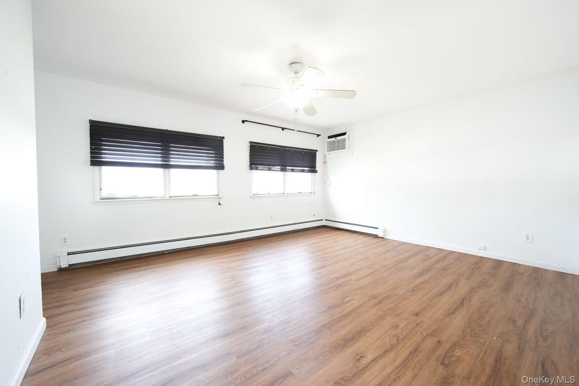 #11 photo, 32 Needle Lane, ناسو Levittown , NY 11756