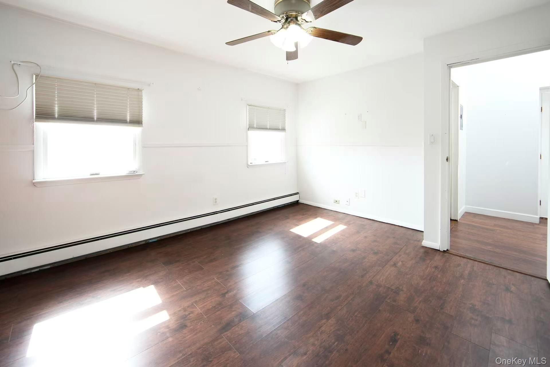 #12 photo, 32 Needle Lane, ناسو Levittown , NY 11756