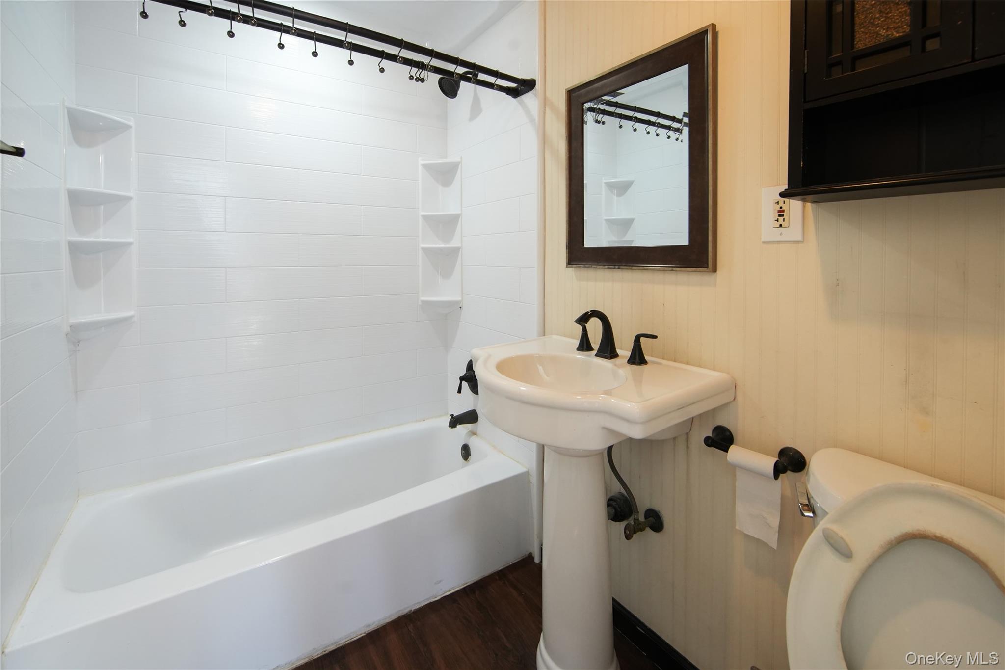 #14 photo, 32 Needle Lane, ناسو Levittown , NY 11756