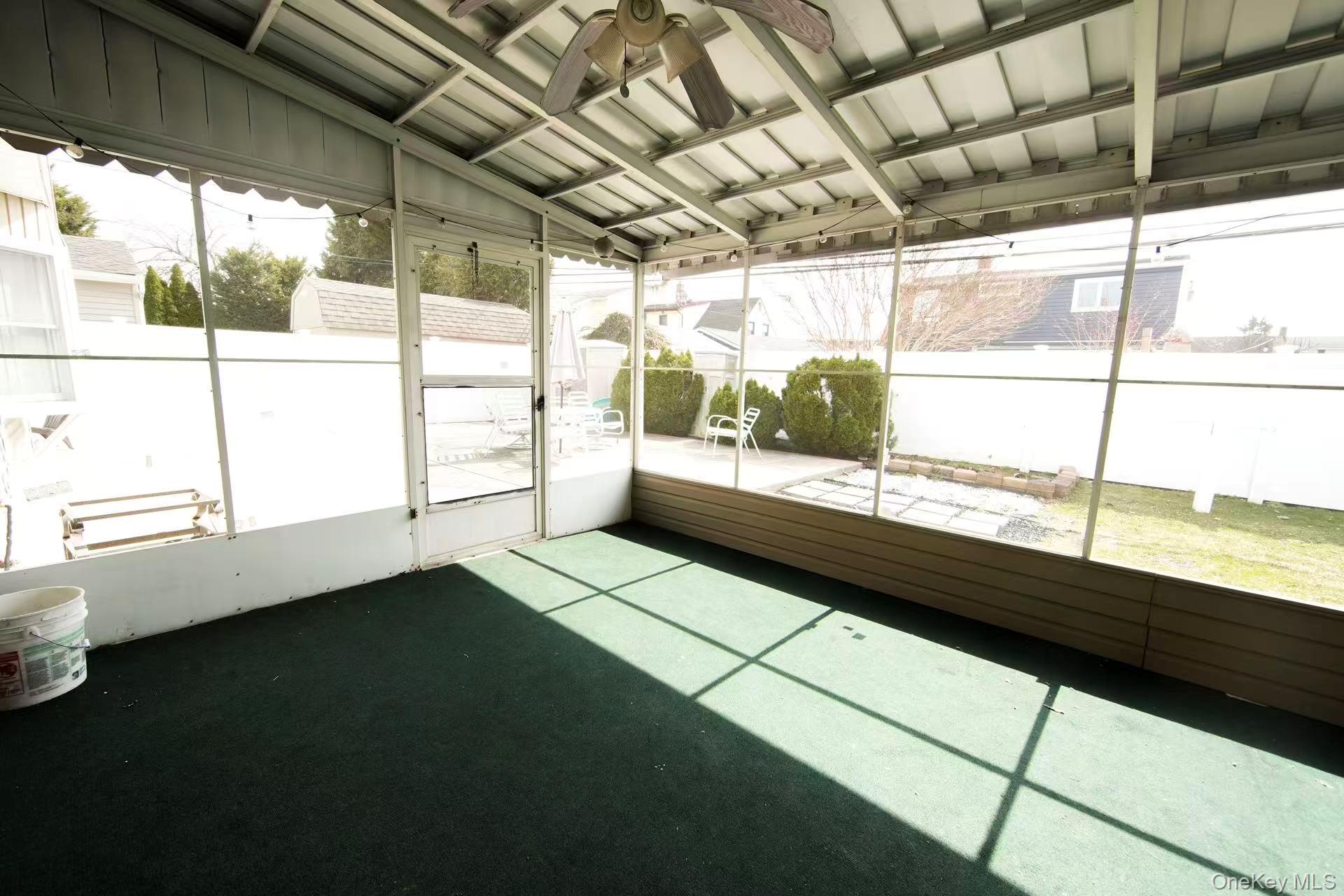 #15 photo, 32 Needle Lane, ناسو Levittown , NY 11756