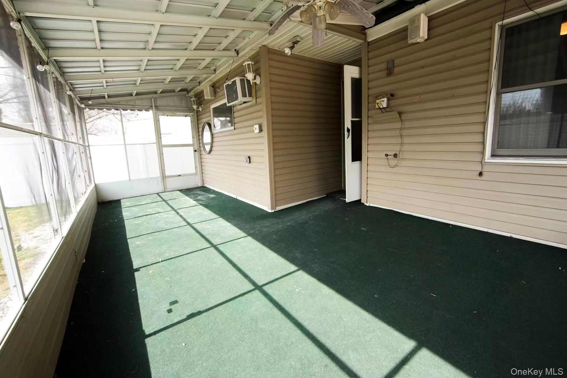 #16 photo, 32 Needle Lane, ناسو Levittown , NY 11756