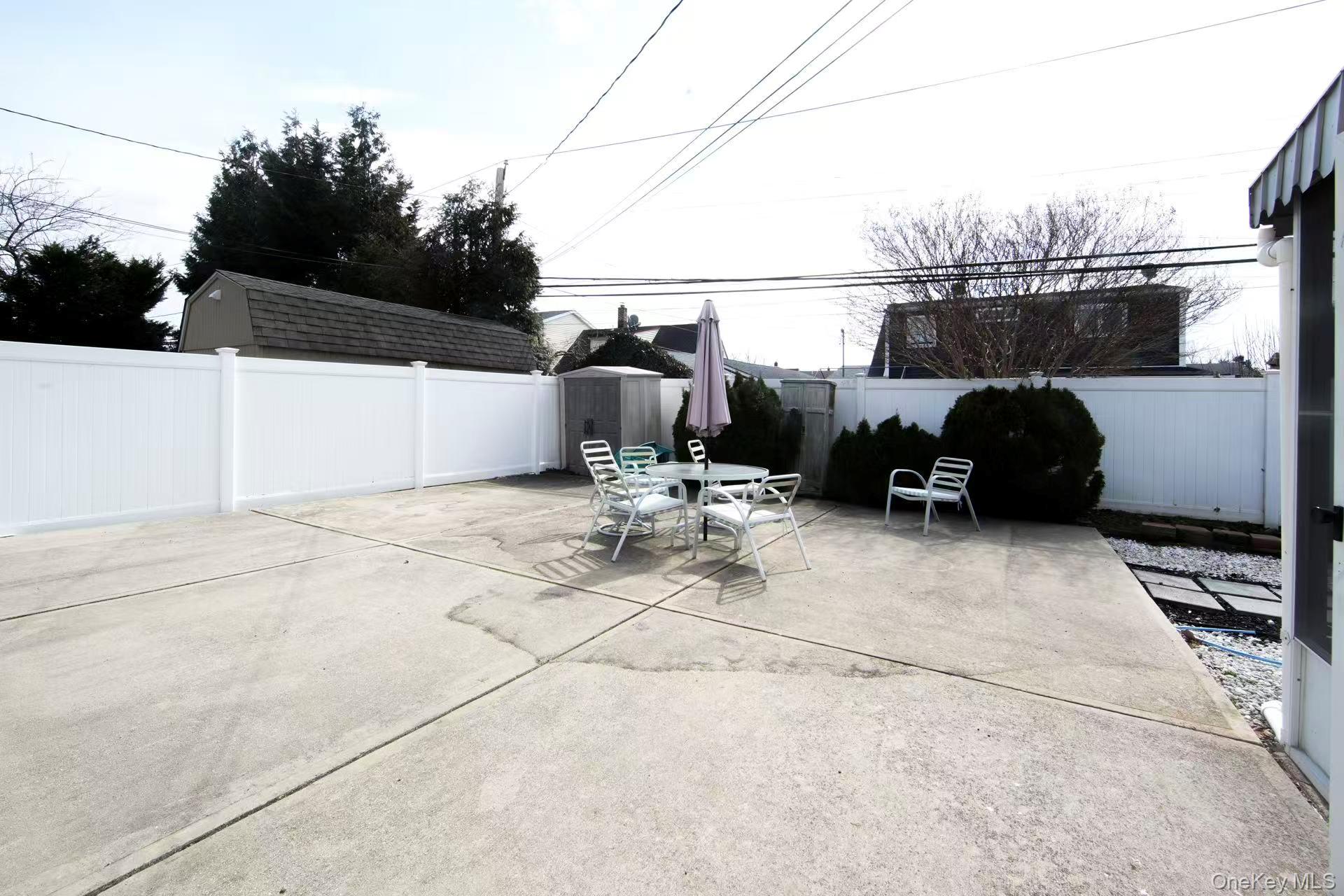 #17 photo, 32 Needle Lane, ناسو Levittown , NY 11756
