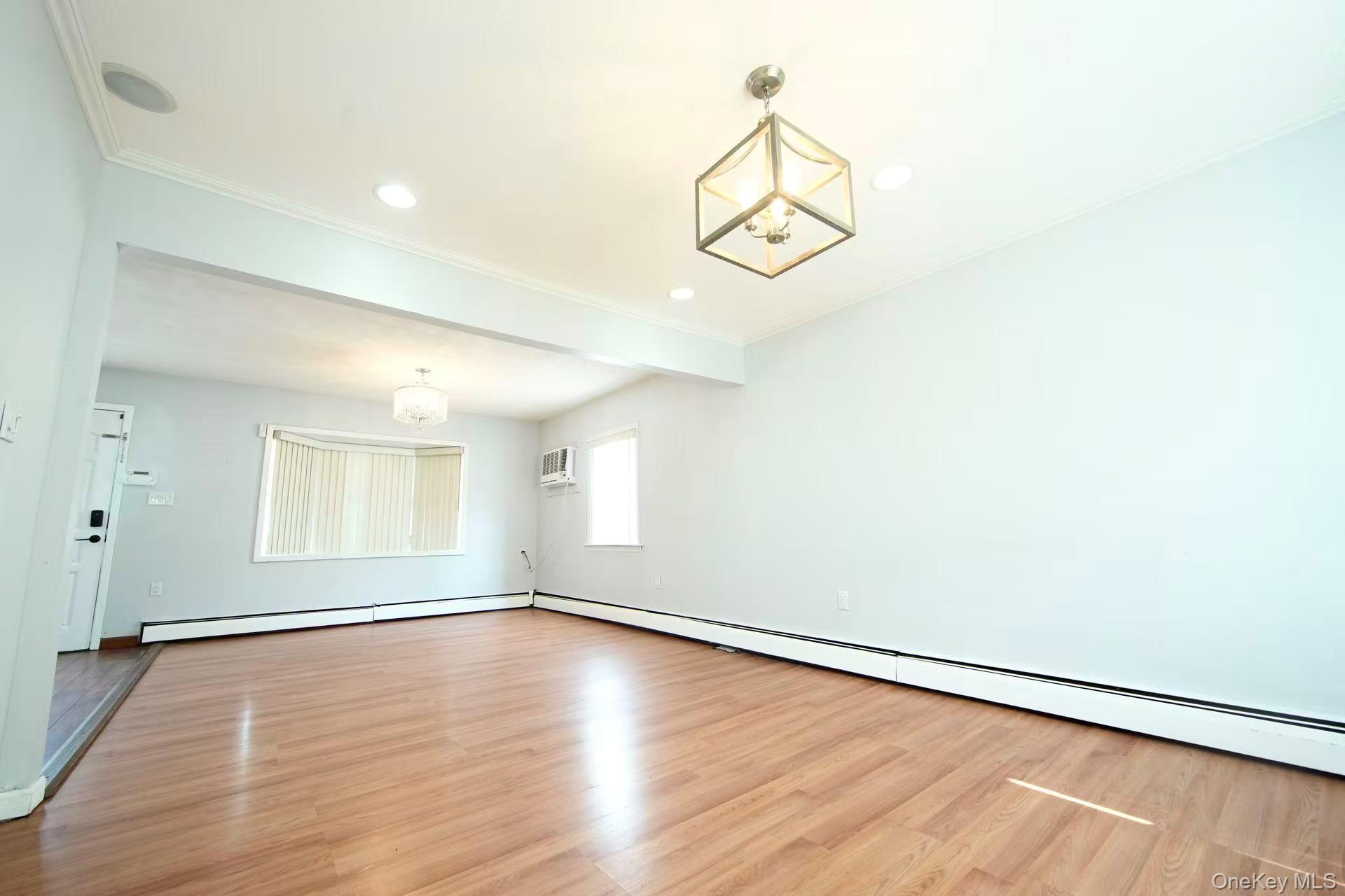 #2 photo, 32 Needle Lane, ناسو Levittown , NY 11756