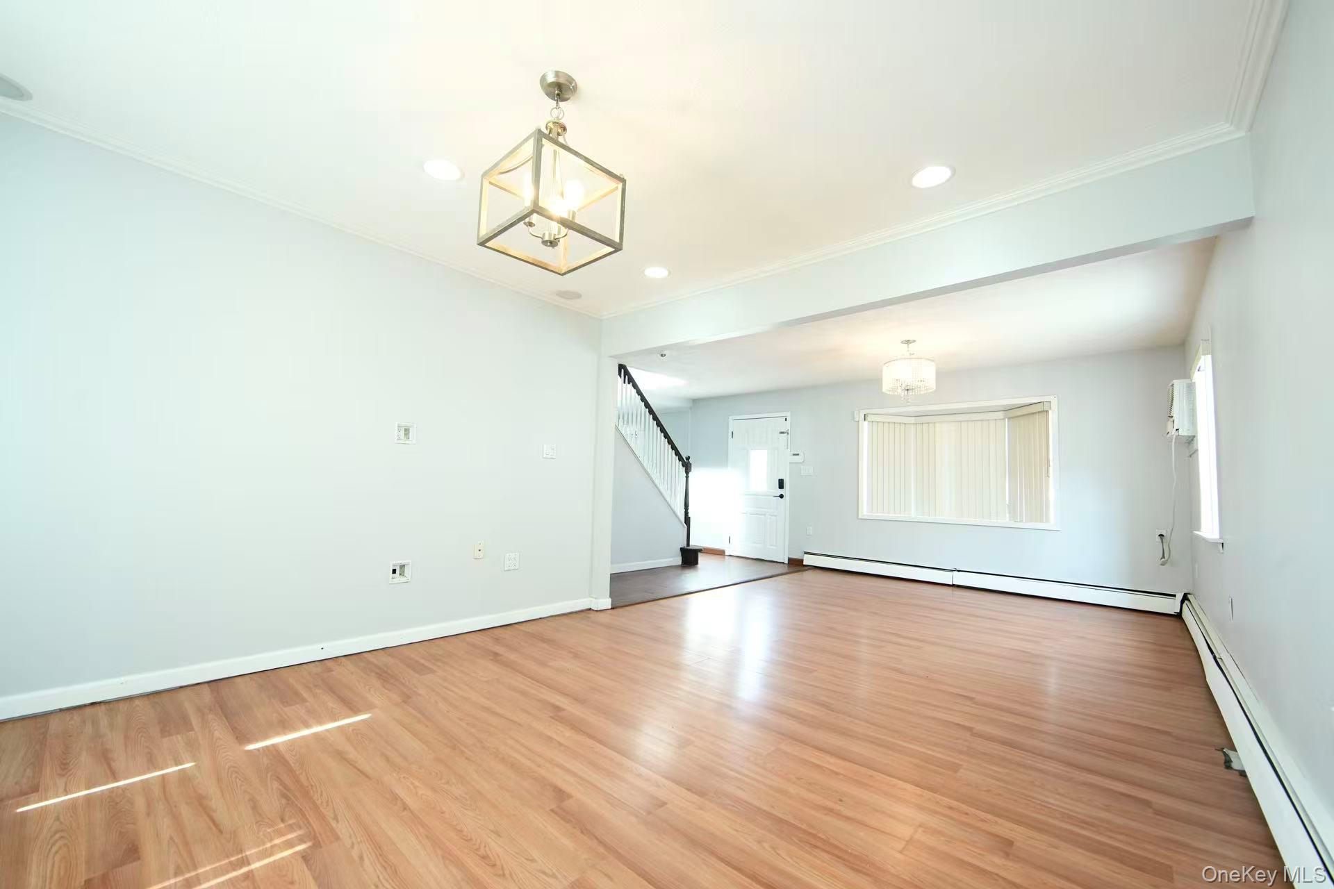 #3 photo, 32 Needle Lane, ناسو Levittown , NY 11756