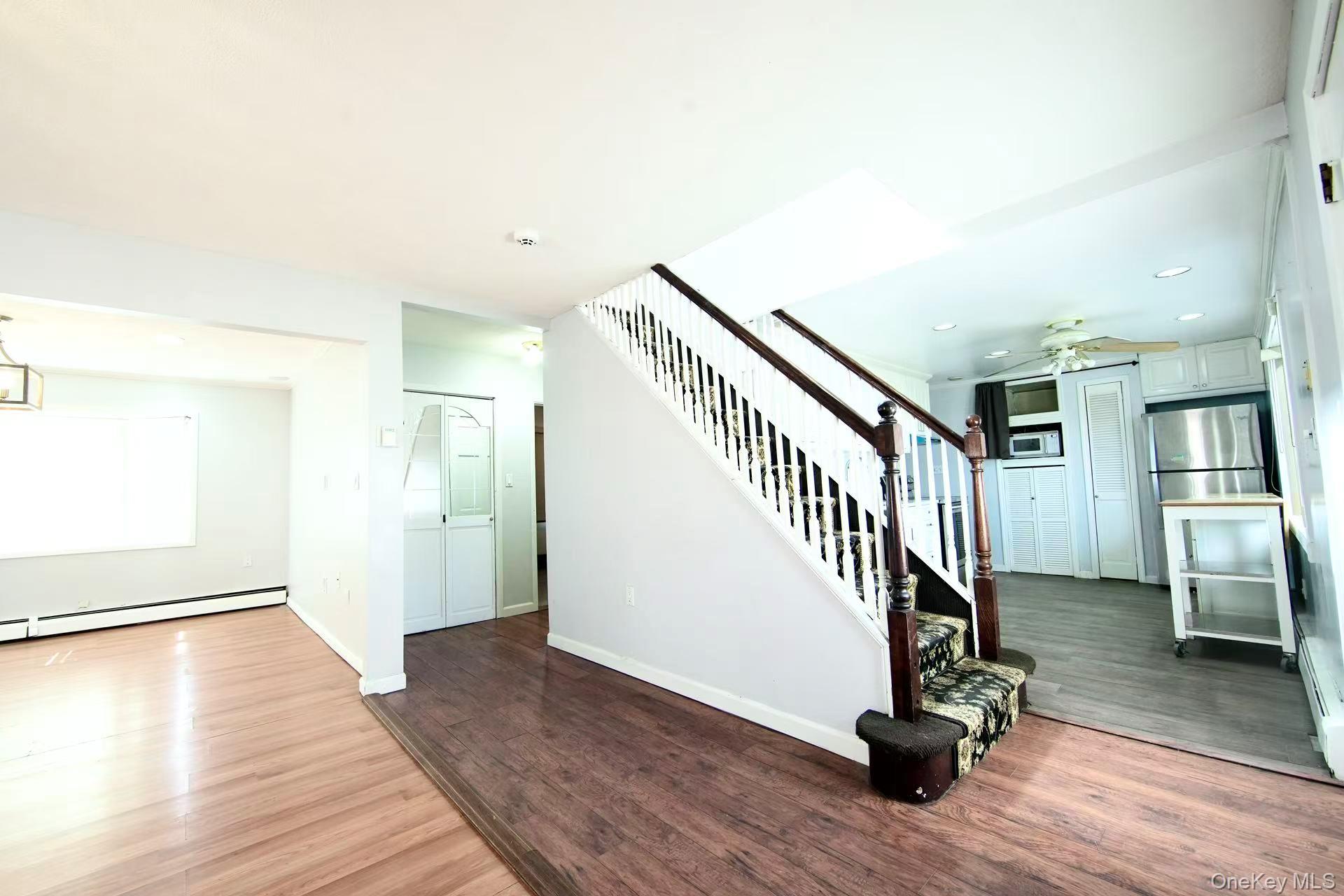 #4 photo, 32 Needle Lane, ناسو Levittown , NY 11756