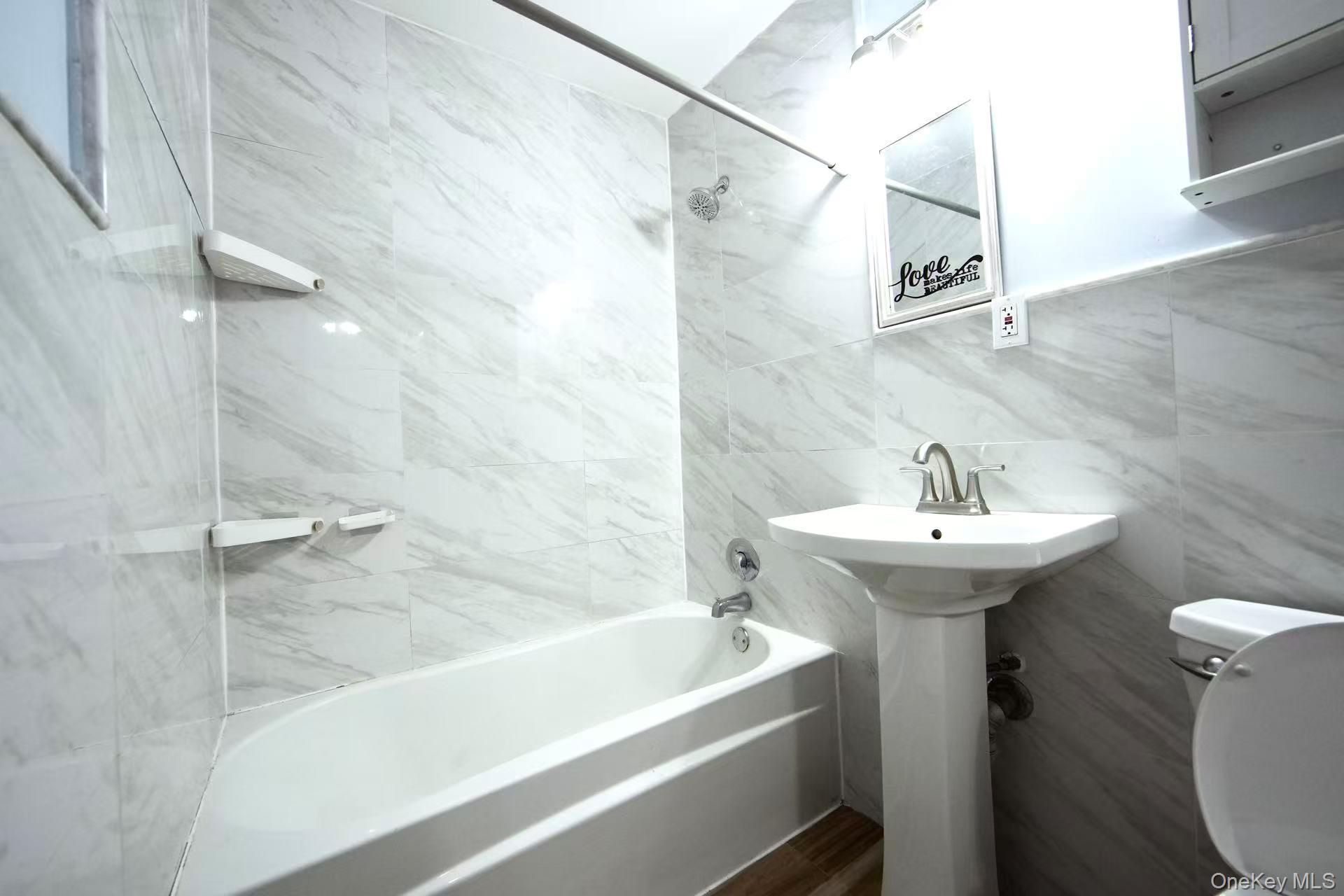 #9 photo, 32 Needle Lane, ناسو Levittown , NY 11756