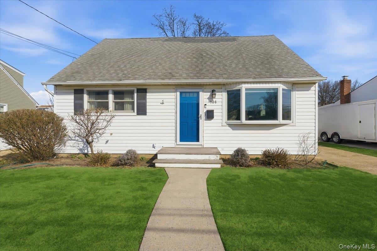 #1 photo, 308 Moore Avenue, नासाउ काउंटी Oceanside , NY 11572