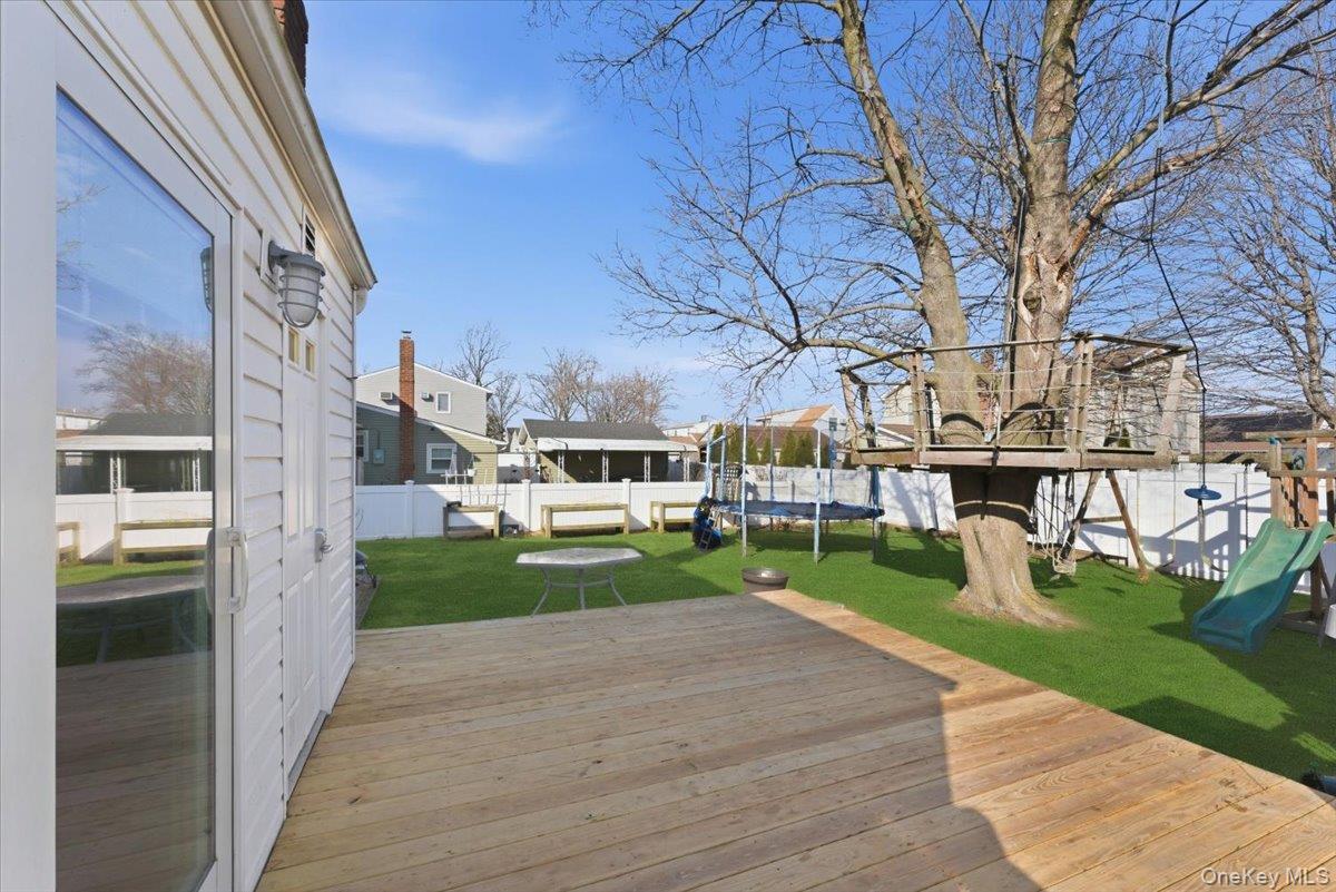 #15 photo, 308 Moore Avenue, नासाउ काउंटी Oceanside , NY 11572