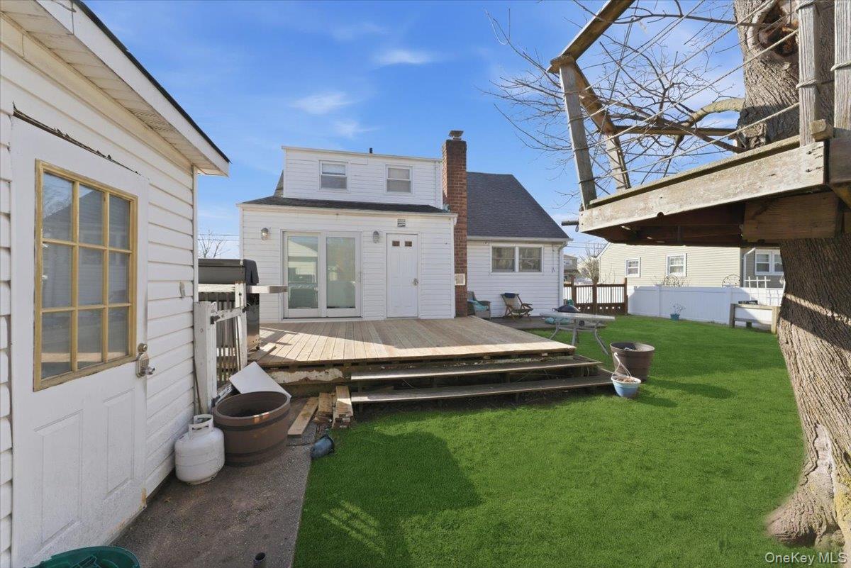 #16 photo, 308 Moore Avenue, नासाउ काउंटी Oceanside , NY 11572