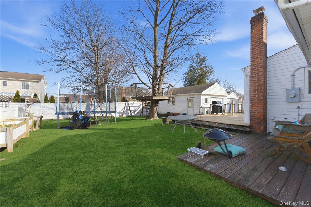 #17 photo, 308 Moore Avenue, नासाउ काउंटी Oceanside , NY 11572