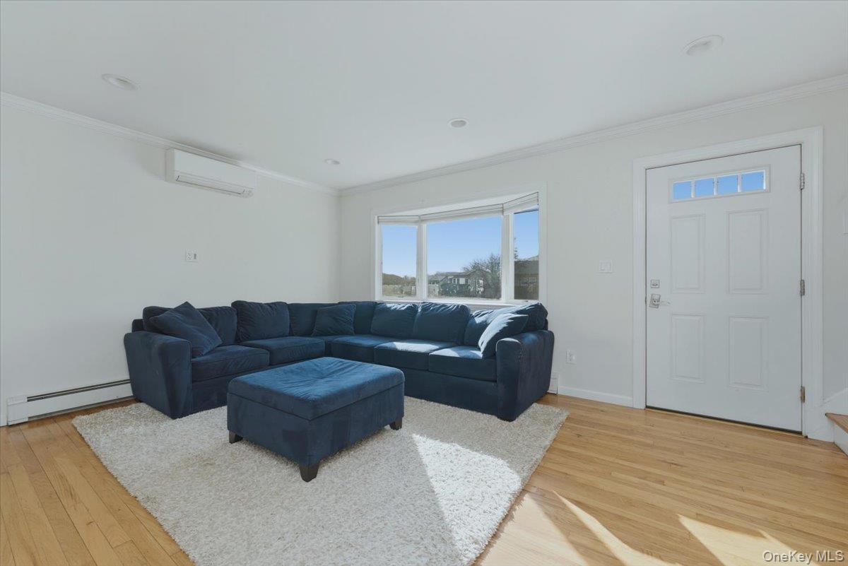 #2 photo, 308 Moore Avenue, नासाउ काउंटी Oceanside , NY 11572