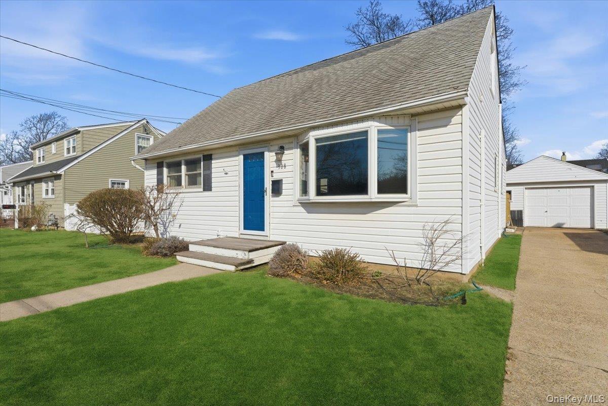 #20 photo, 308 Moore Avenue, नासाउ काउंटी Oceanside , NY 11572