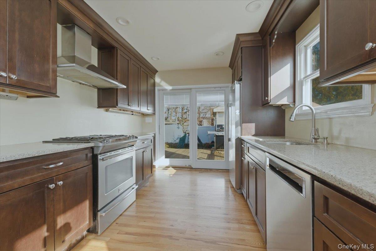 #5 photo, 308 Moore Avenue, नासाउ काउंटी Oceanside , NY 11572