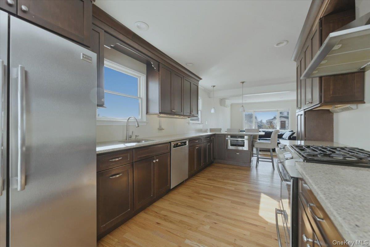 #6 photo, 308 Moore Avenue, नासाउ काउंटी Oceanside , NY 11572