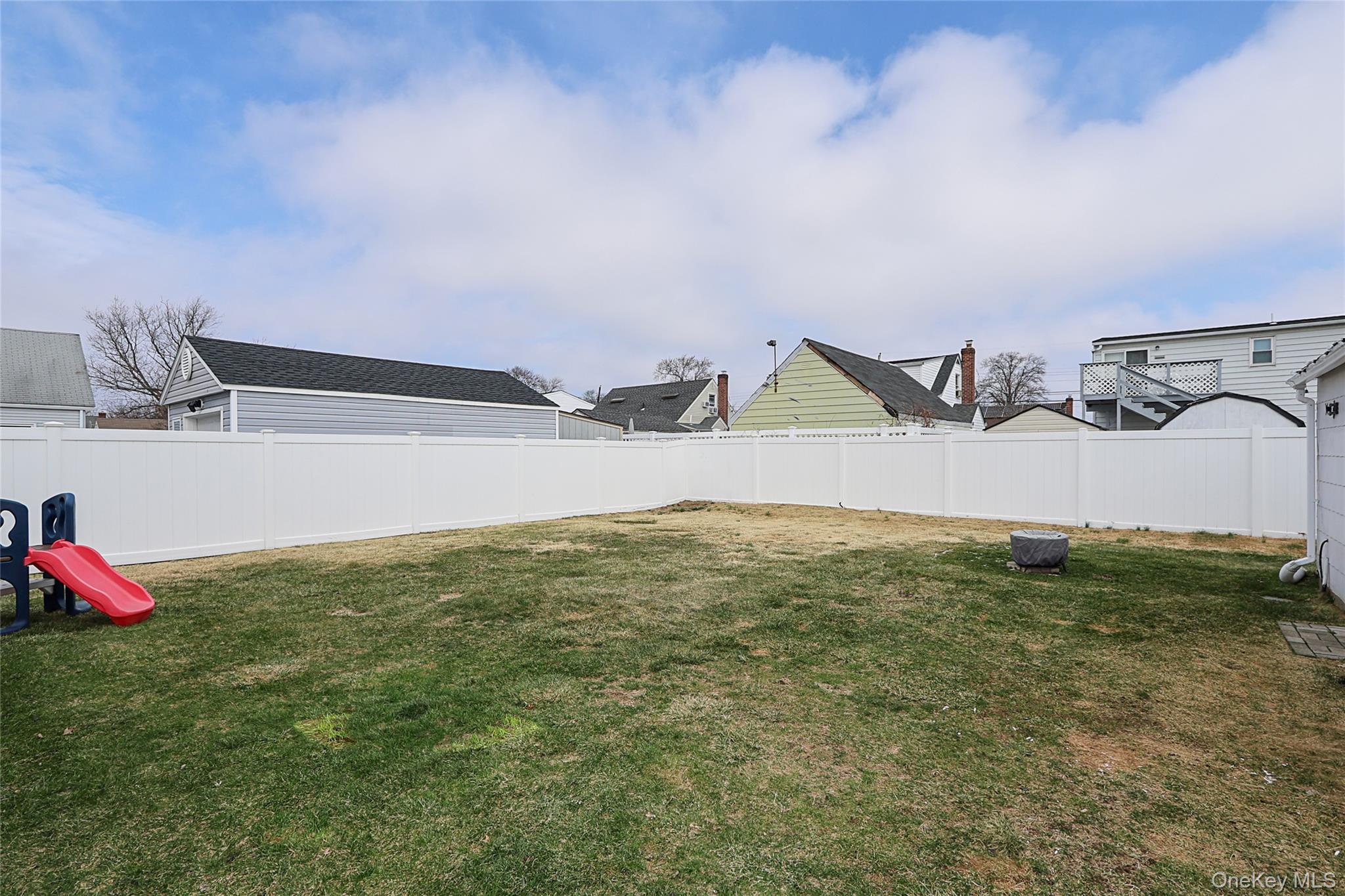 #20 photo, 75 Riverside Avenue, מחוז נסאו Merrick , NY 11566