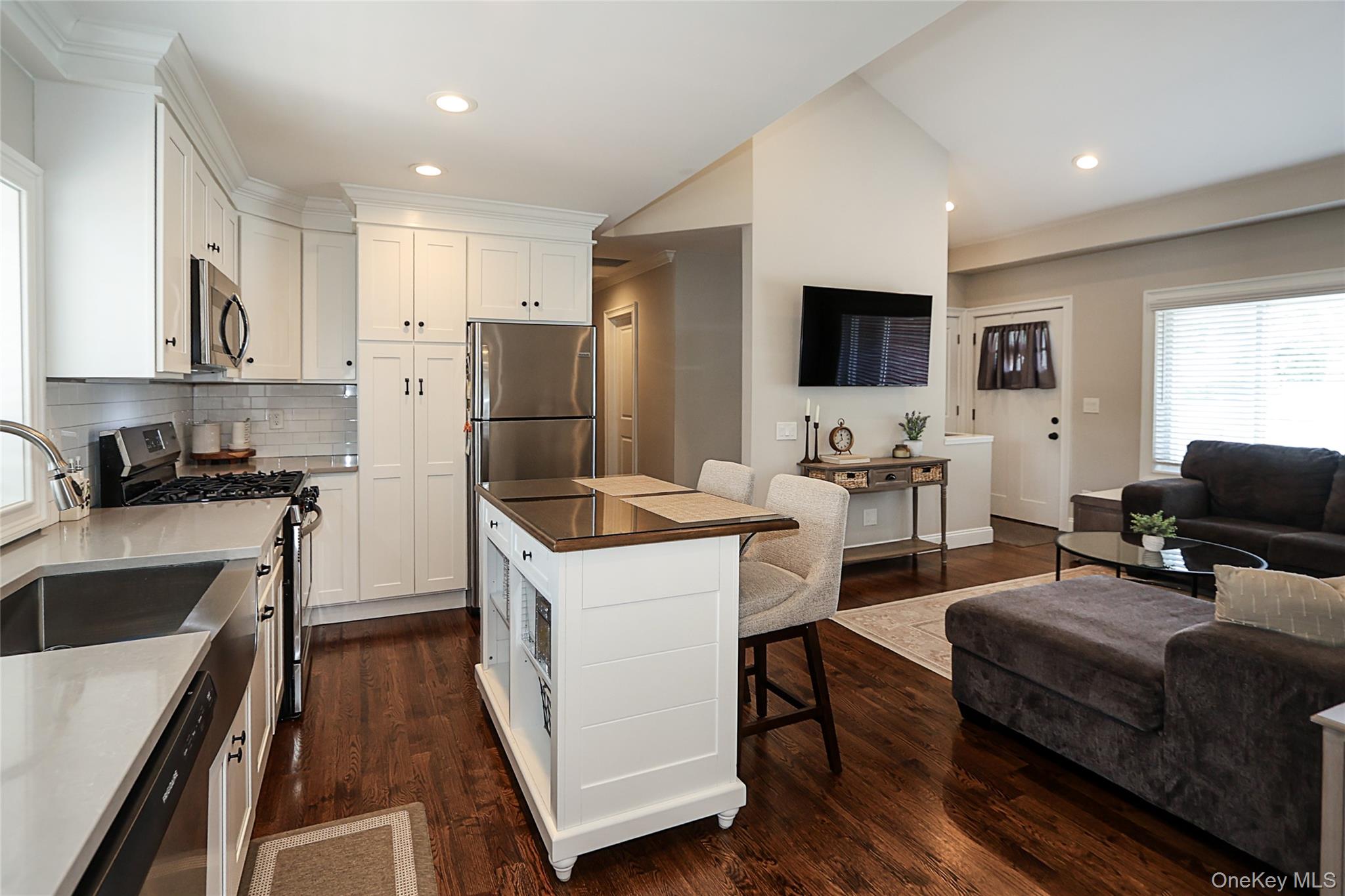 #10 photo, 1057 Thompson Drive, سوفولك Bay Shore , NY 11706