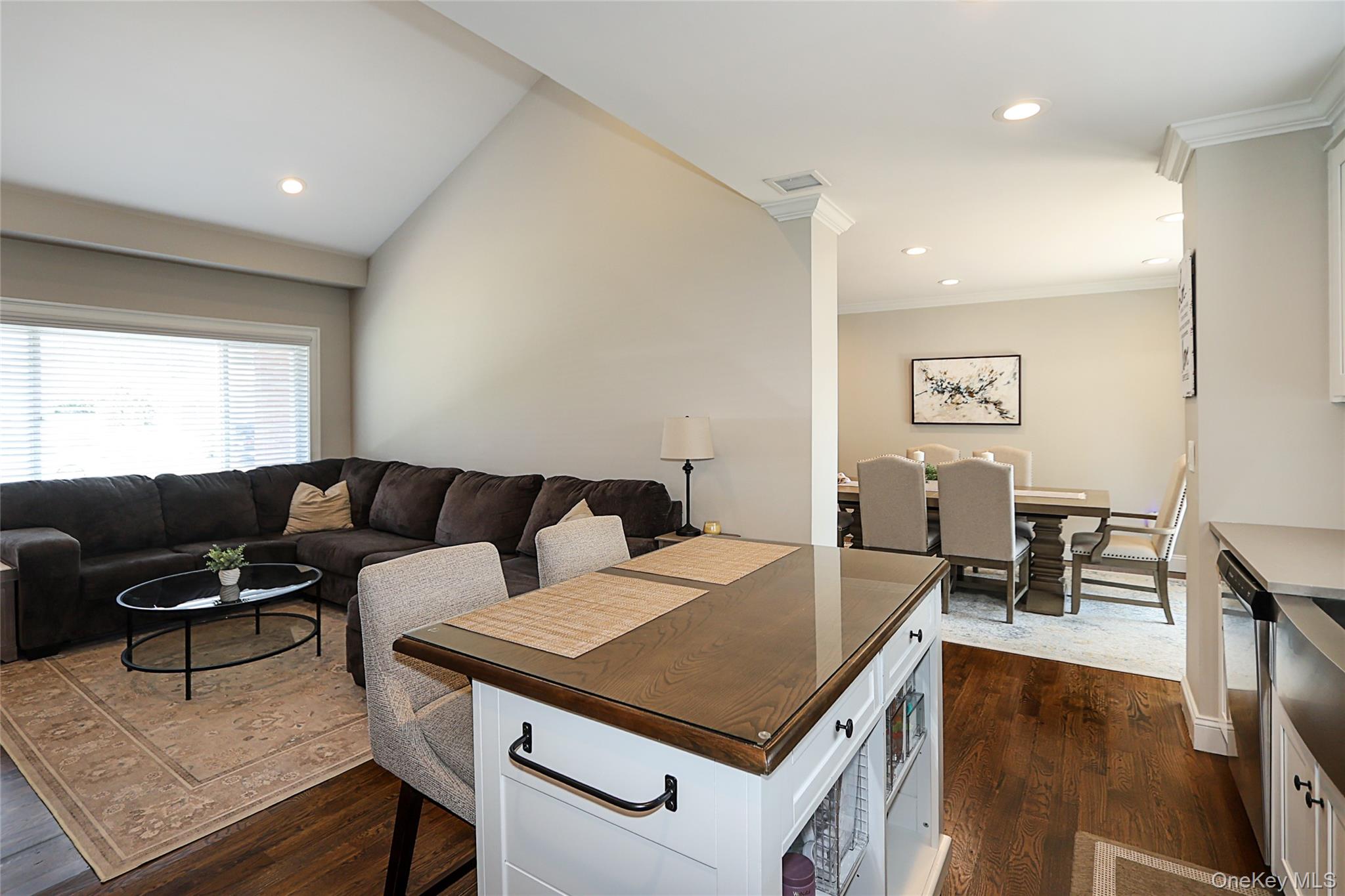 #11 photo, 1057 Thompson Drive, سوفولك Bay Shore , NY 11706