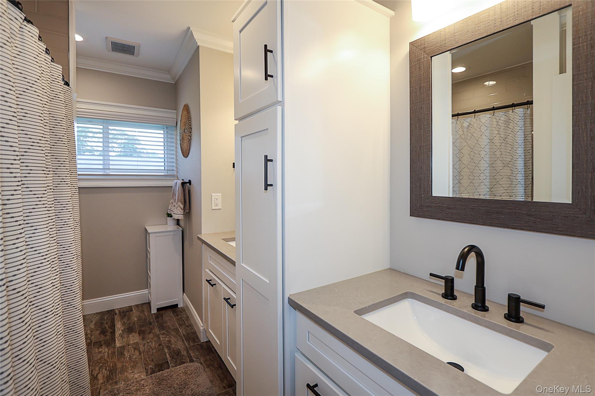 #17 photo, 1057 Thompson Drive, سوفولك Bay Shore , NY 11706