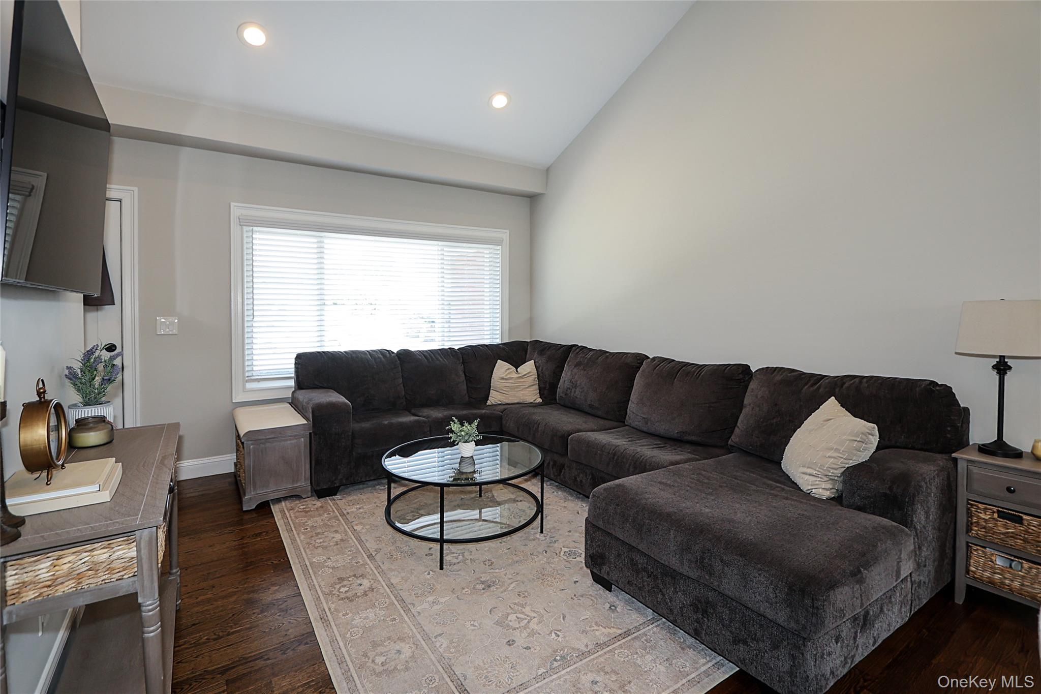 #5 photo, 1057 Thompson Drive, سوفولك Bay Shore , NY 11706