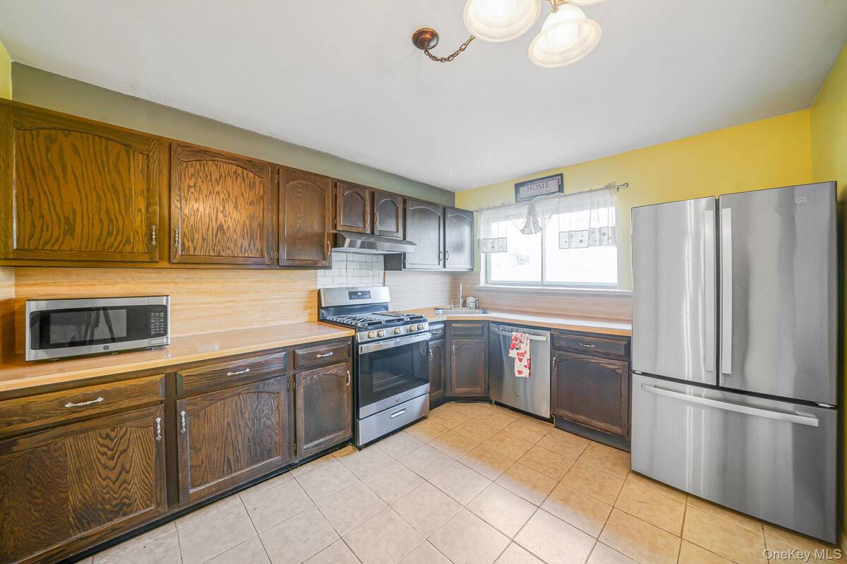 #10 photo, 75 Oakcrest Avenue, সাফোক কাউন্টি Farmingville , NY 11738