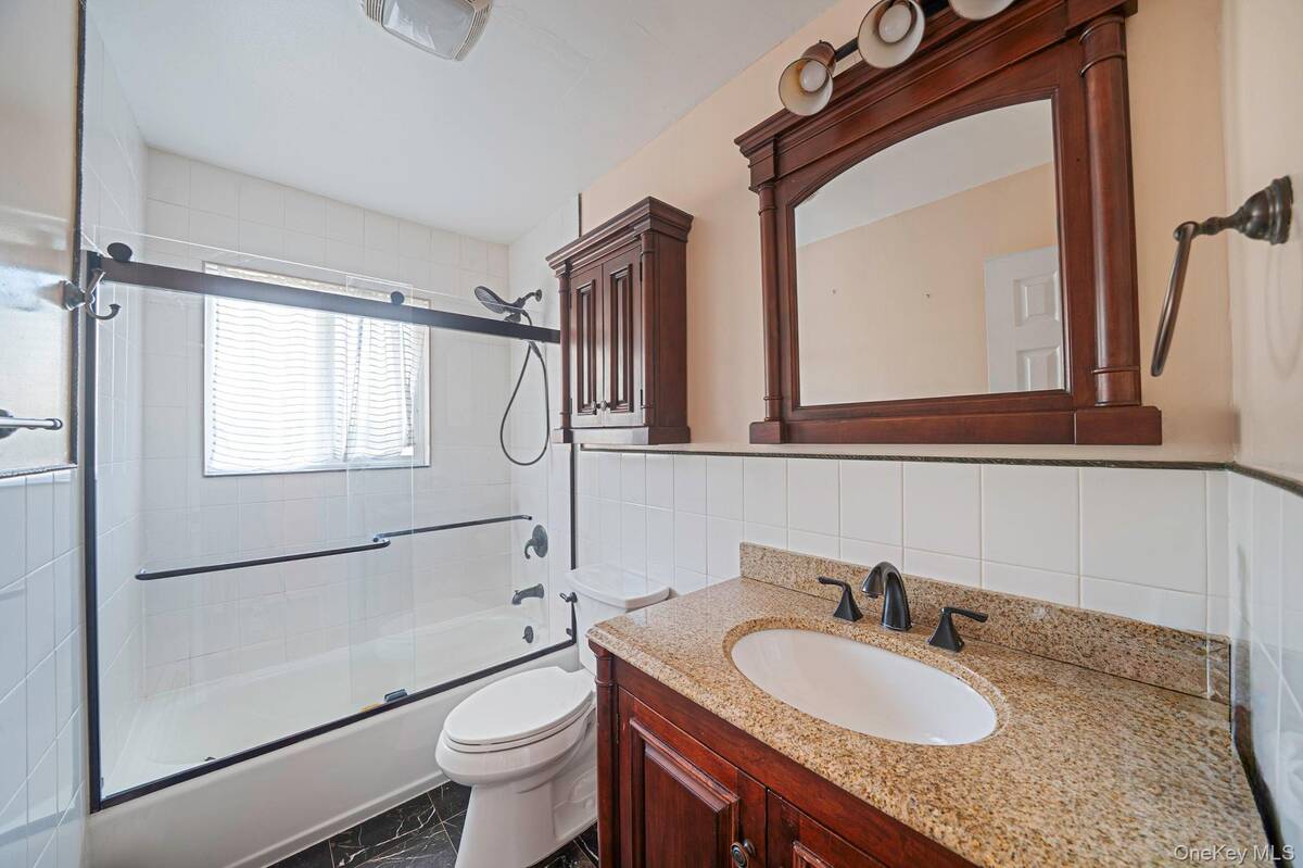 #13 photo, 75 Oakcrest Avenue, সাফোক কাউন্টি Farmingville , NY 11738